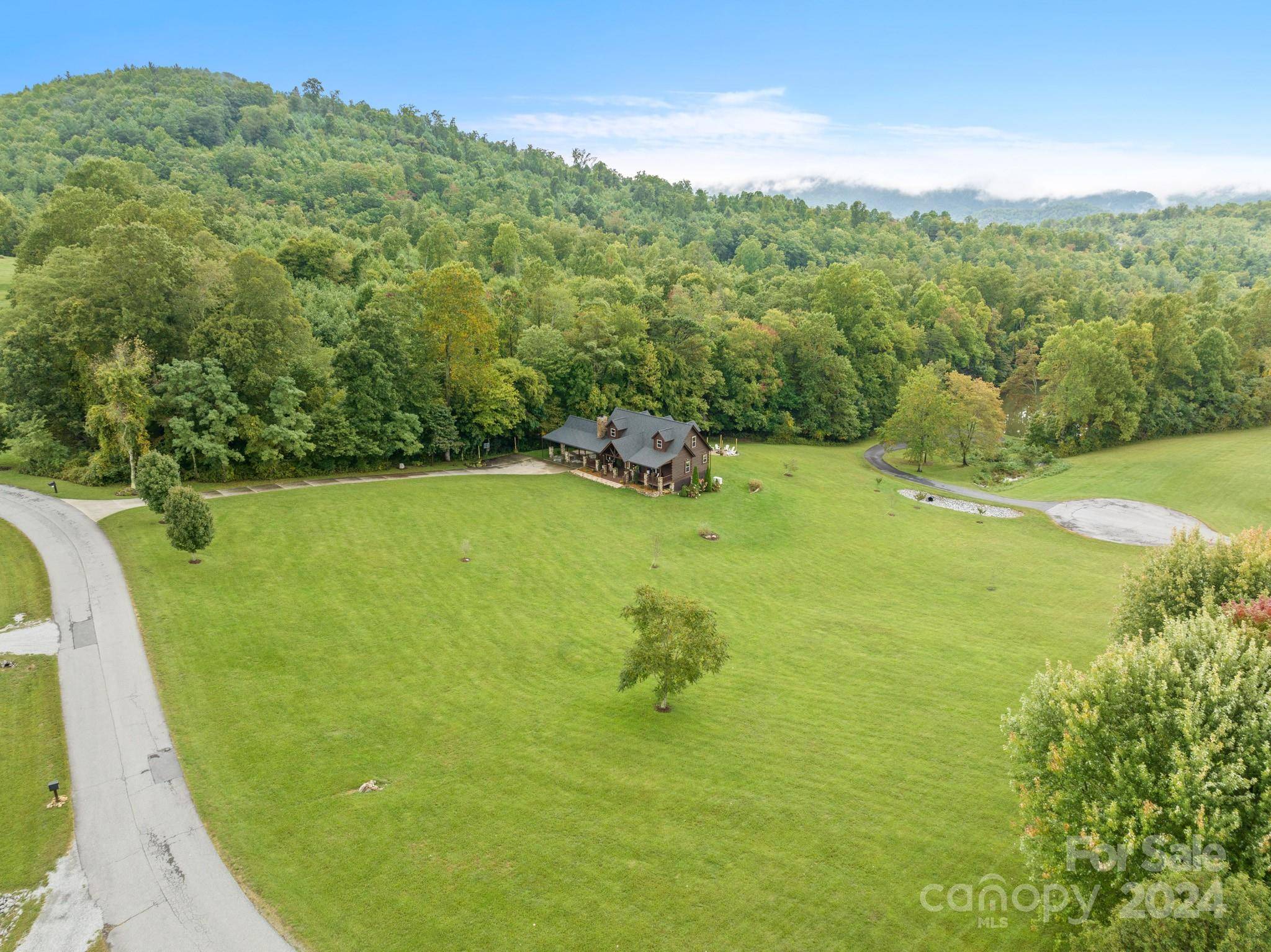 Hendersonville, NC 28792,185 Grand Oaks DR