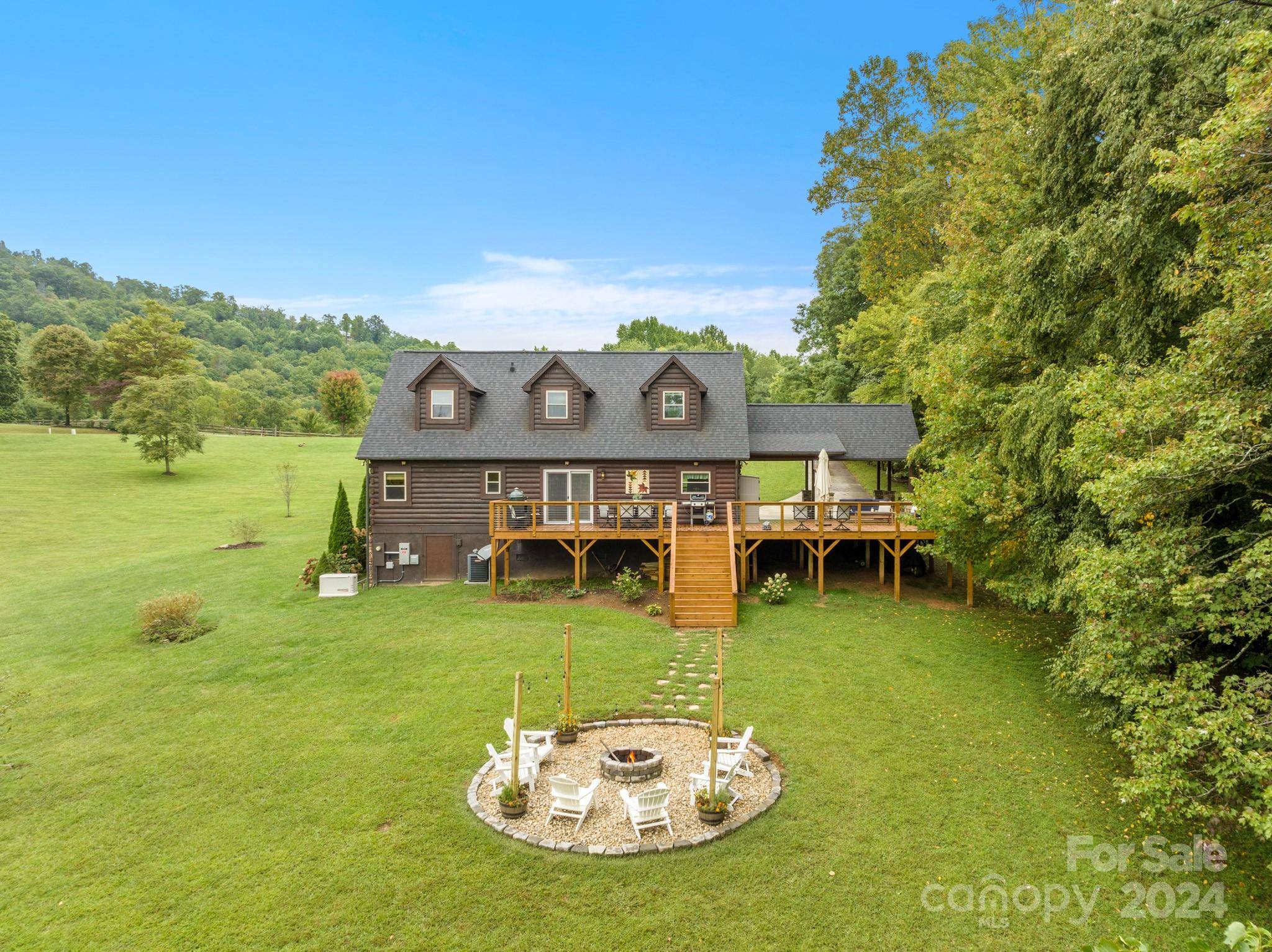 Hendersonville, NC 28792,185 Grand Oaks DR