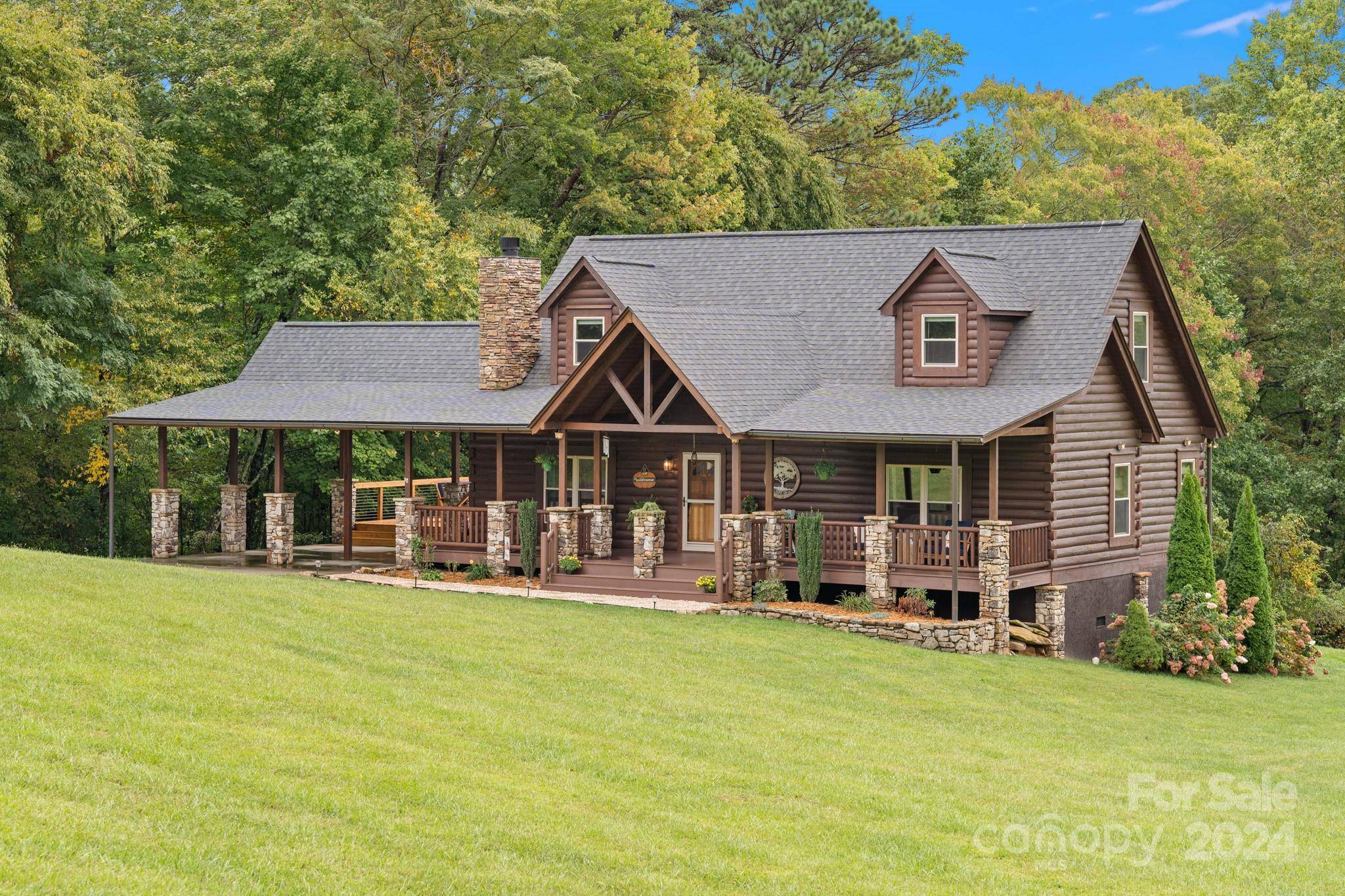 Hendersonville, NC 28792,185 Grand Oaks DR