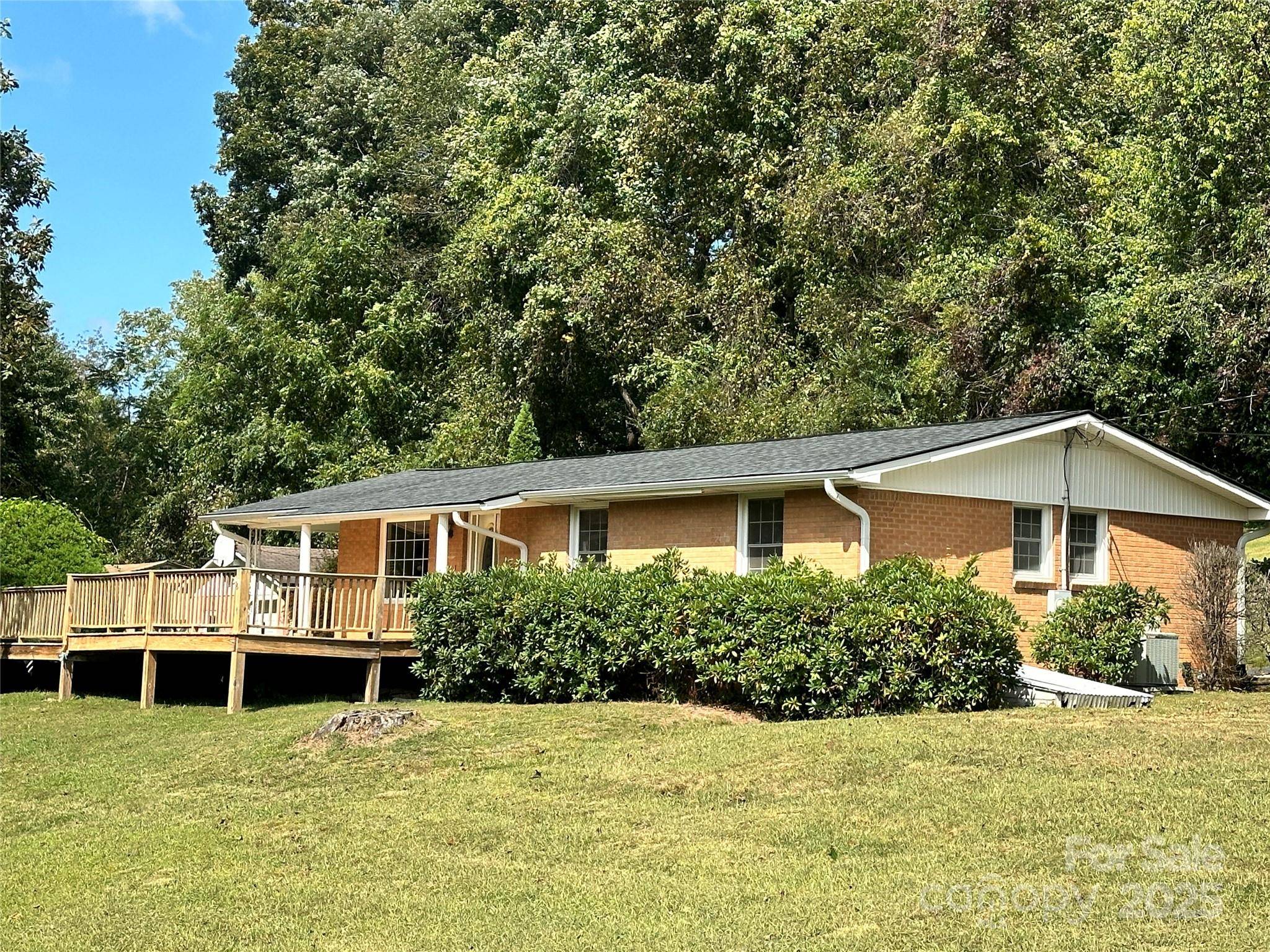 Swannanoa, NC 28778,236 Mountain Crest RD