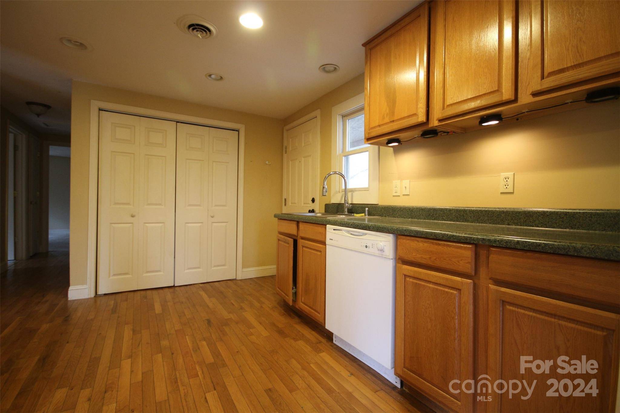 Brevard, NC 28712,128 Cheulah RD