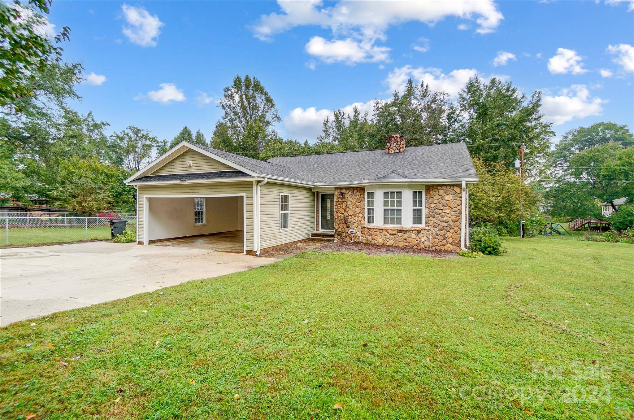 Kings Mountain, NC 28086,106 Hunter CT