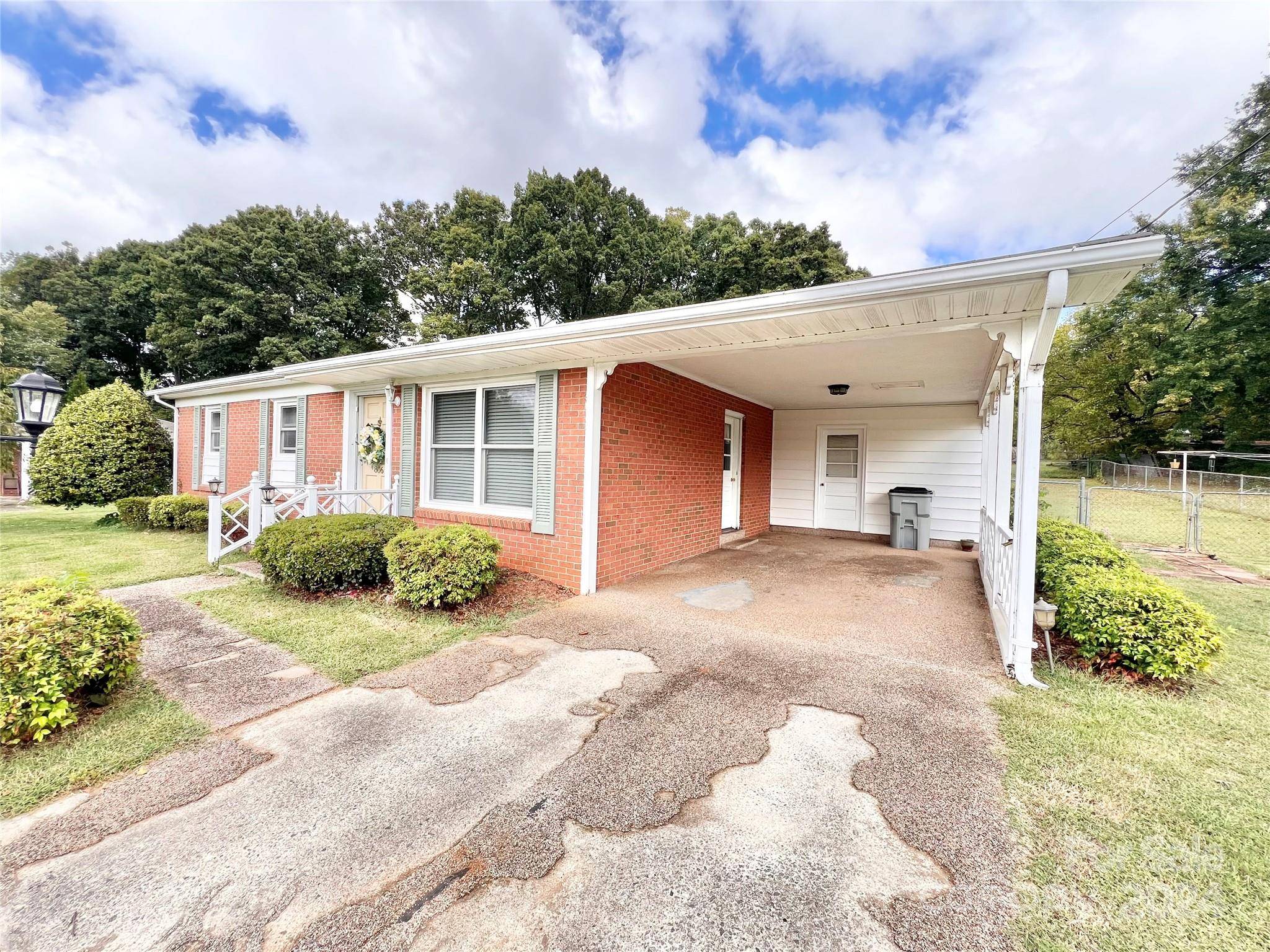 Lenoir, NC 28645,806 Hampton PL