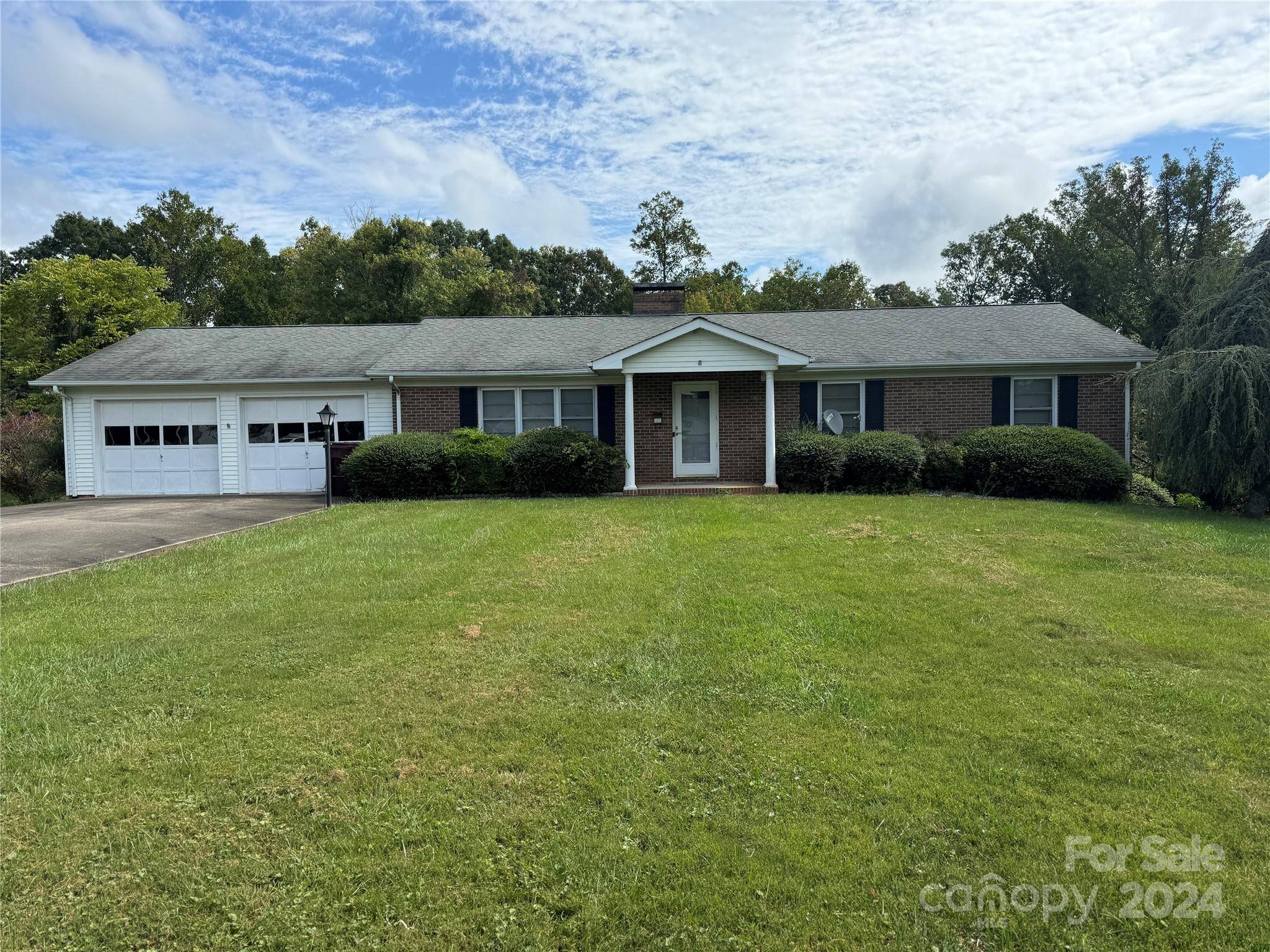 Elkin, NC 28621,122 Petty John DR