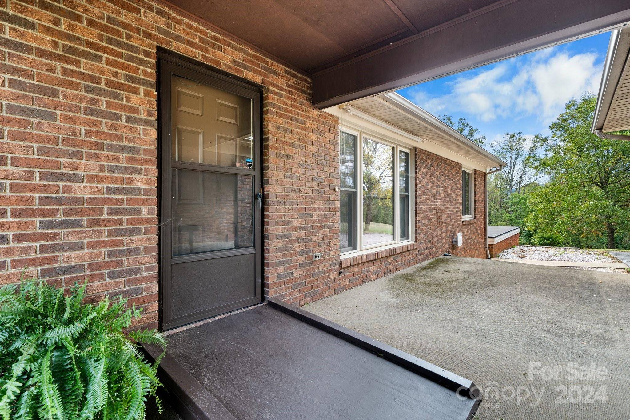 Valdese, NC 28690,721 Harris AVE NW