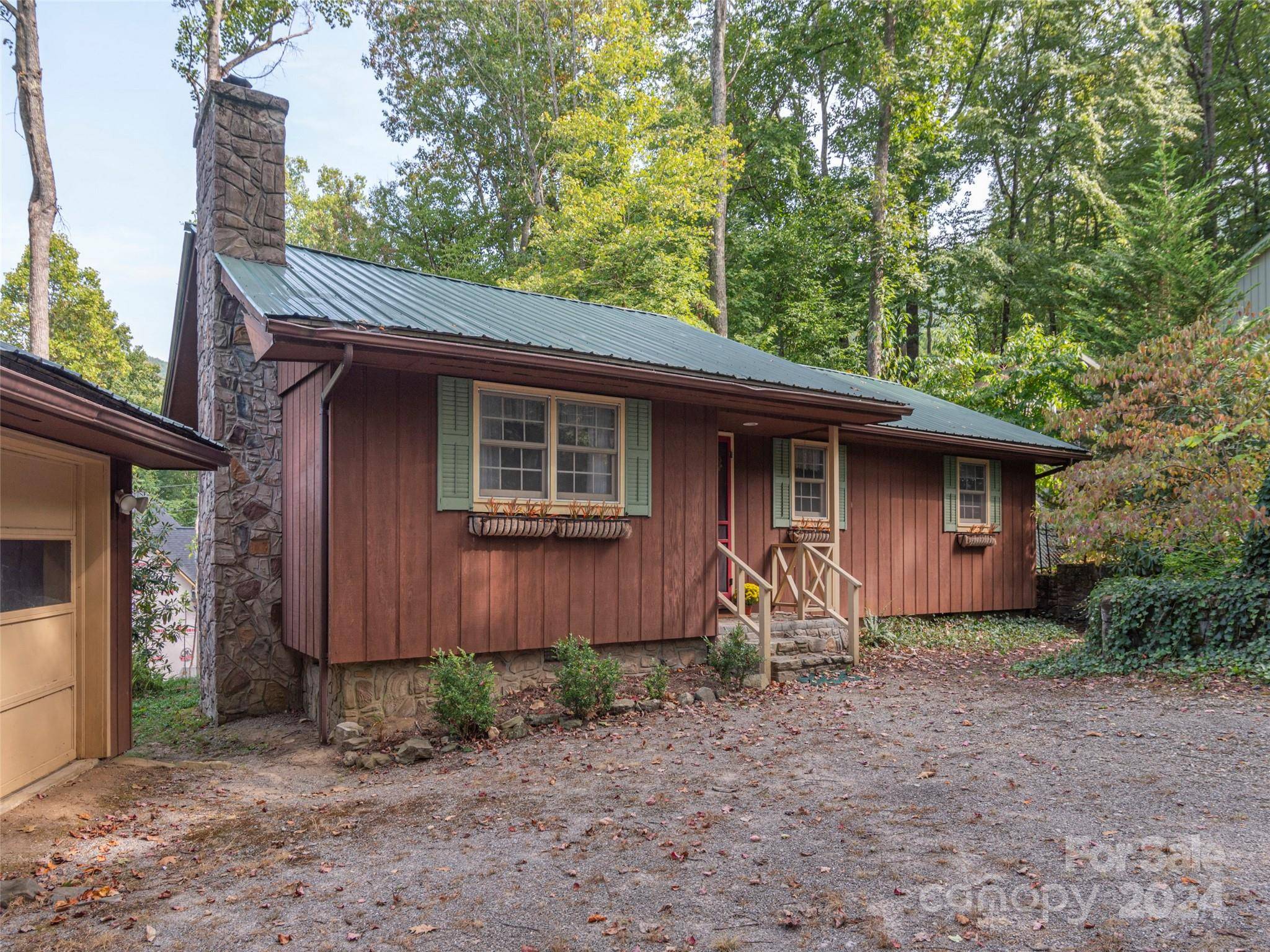 Maggie Valley, NC 28751,183 Reuben Branch RD