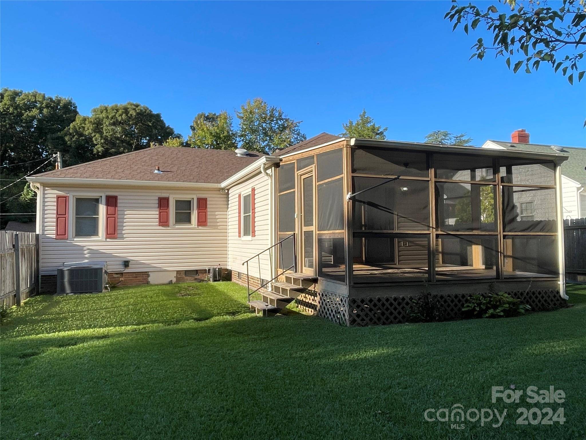Stanley, NC 28164,208 E Parkwood ST