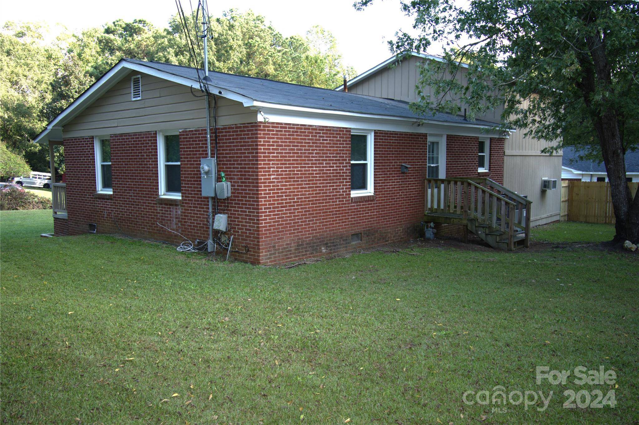 Kershaw, SC 29067,104 S Rollins DR