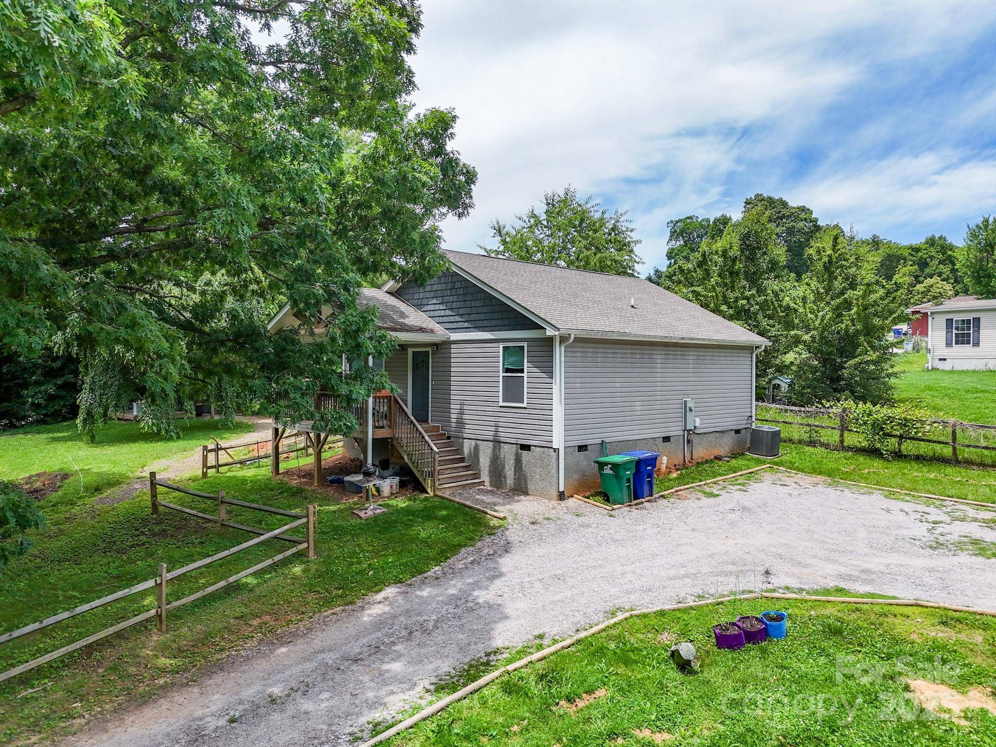 Candler, NC 28715,301 Morgan RD