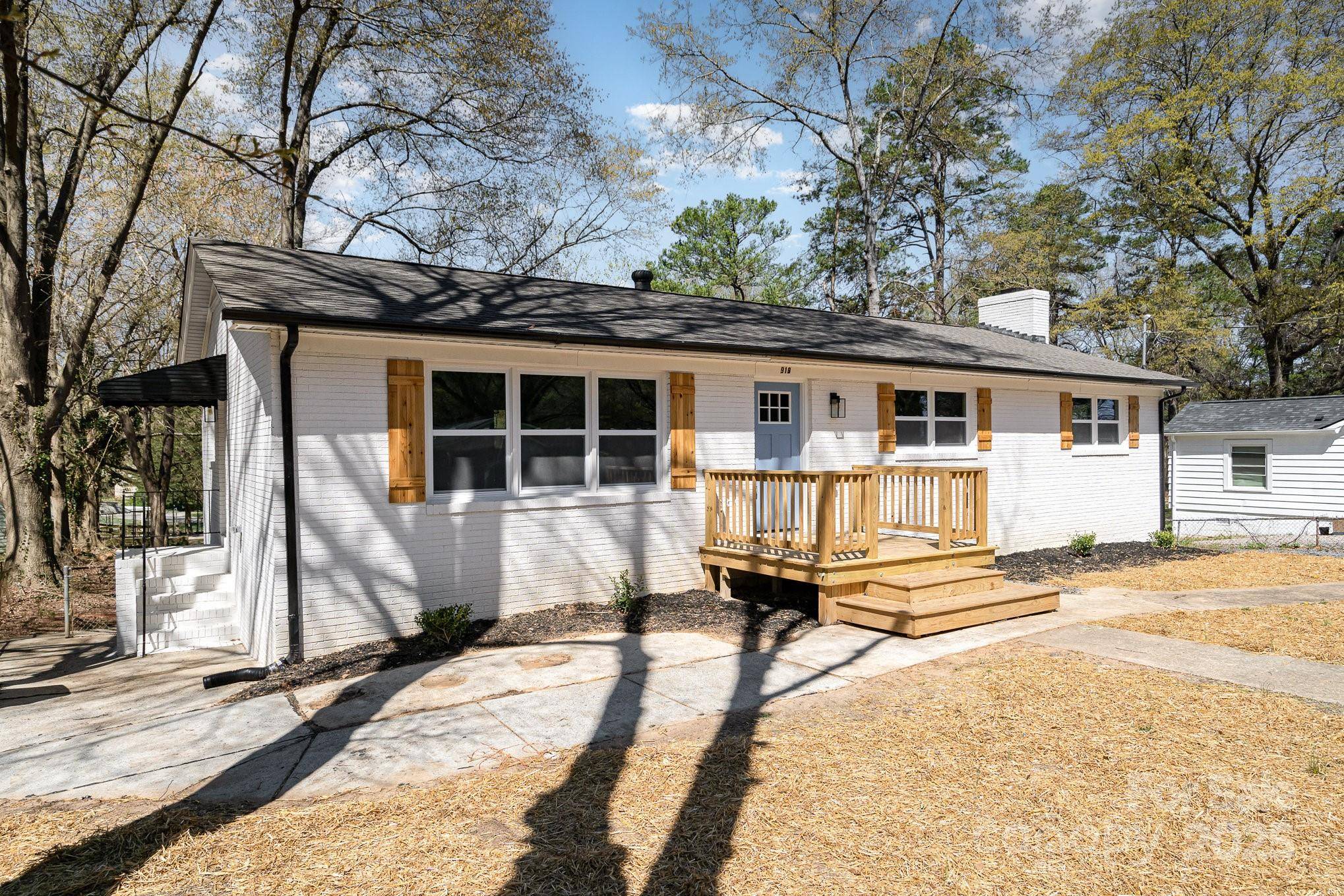 Gastonia, NC 28052,919 N Weldon ST