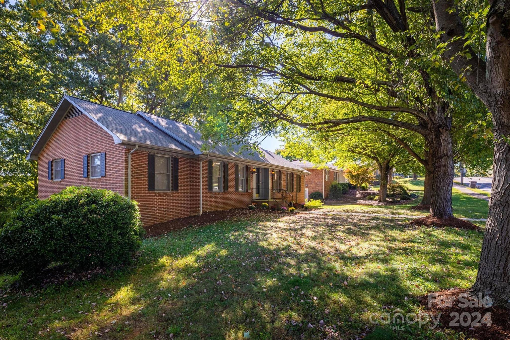 Statesville, NC 28677,208 Knox ST