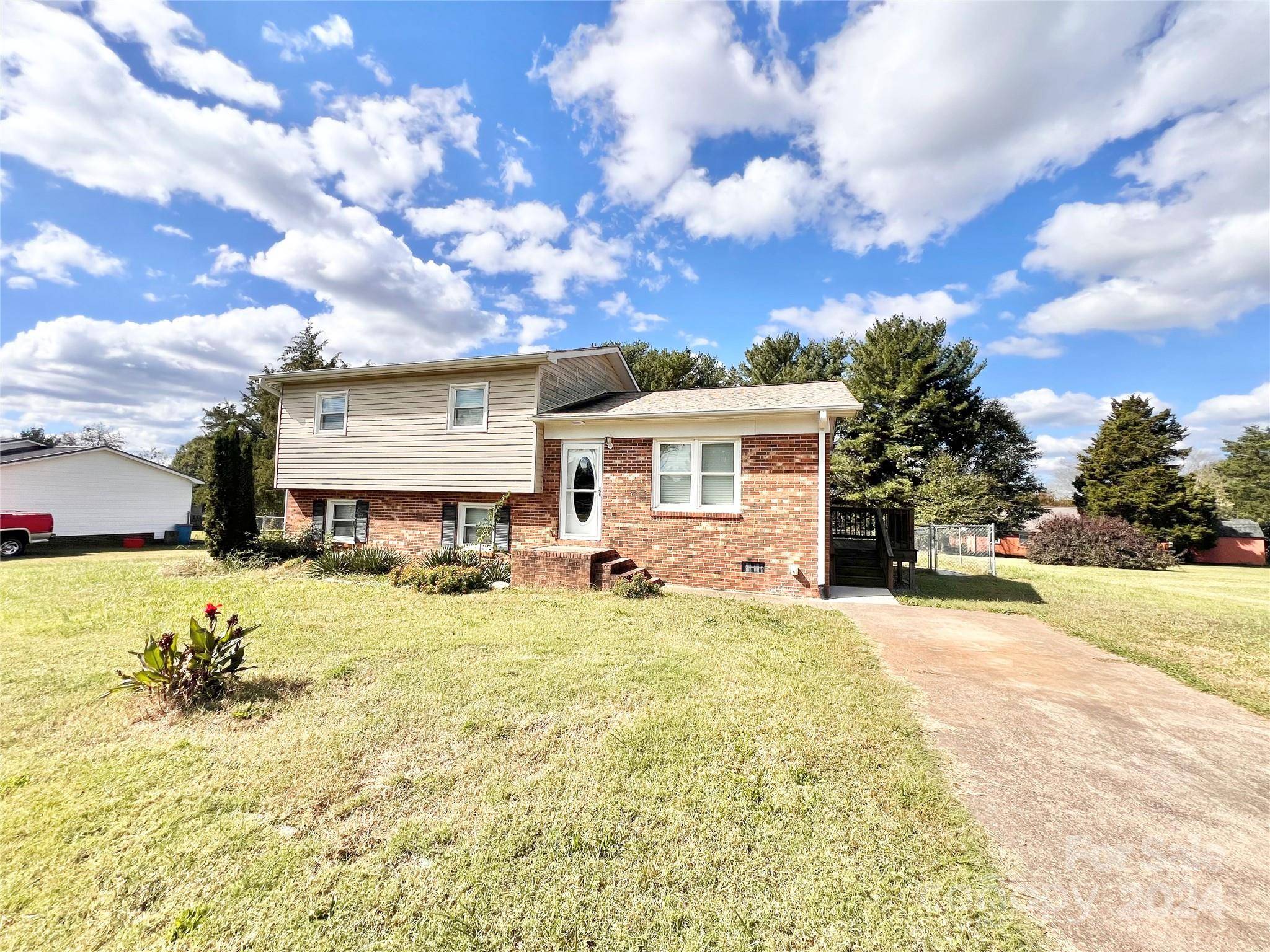 Newton, NC 28658,2223 Chatham ST
