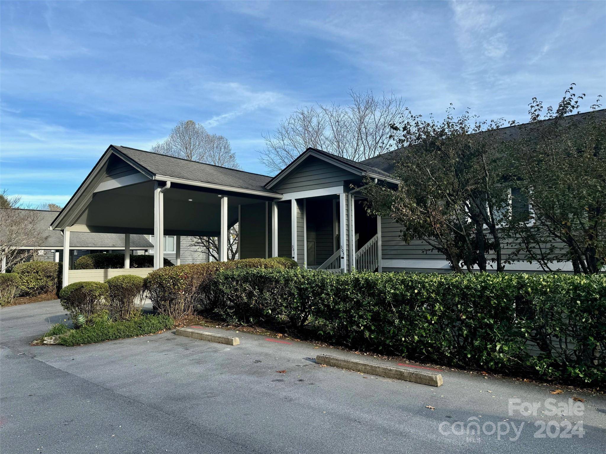 Flat Rock, NC 28731,301 Golfside DR