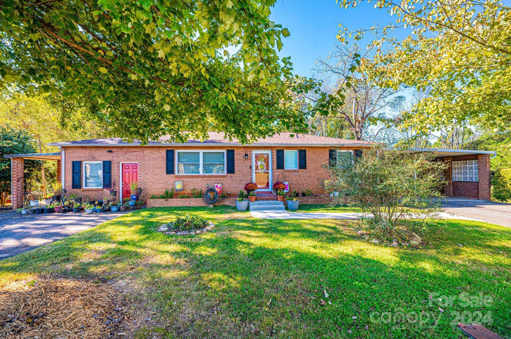 Hickory, NC 28602,3842 Dowell ST