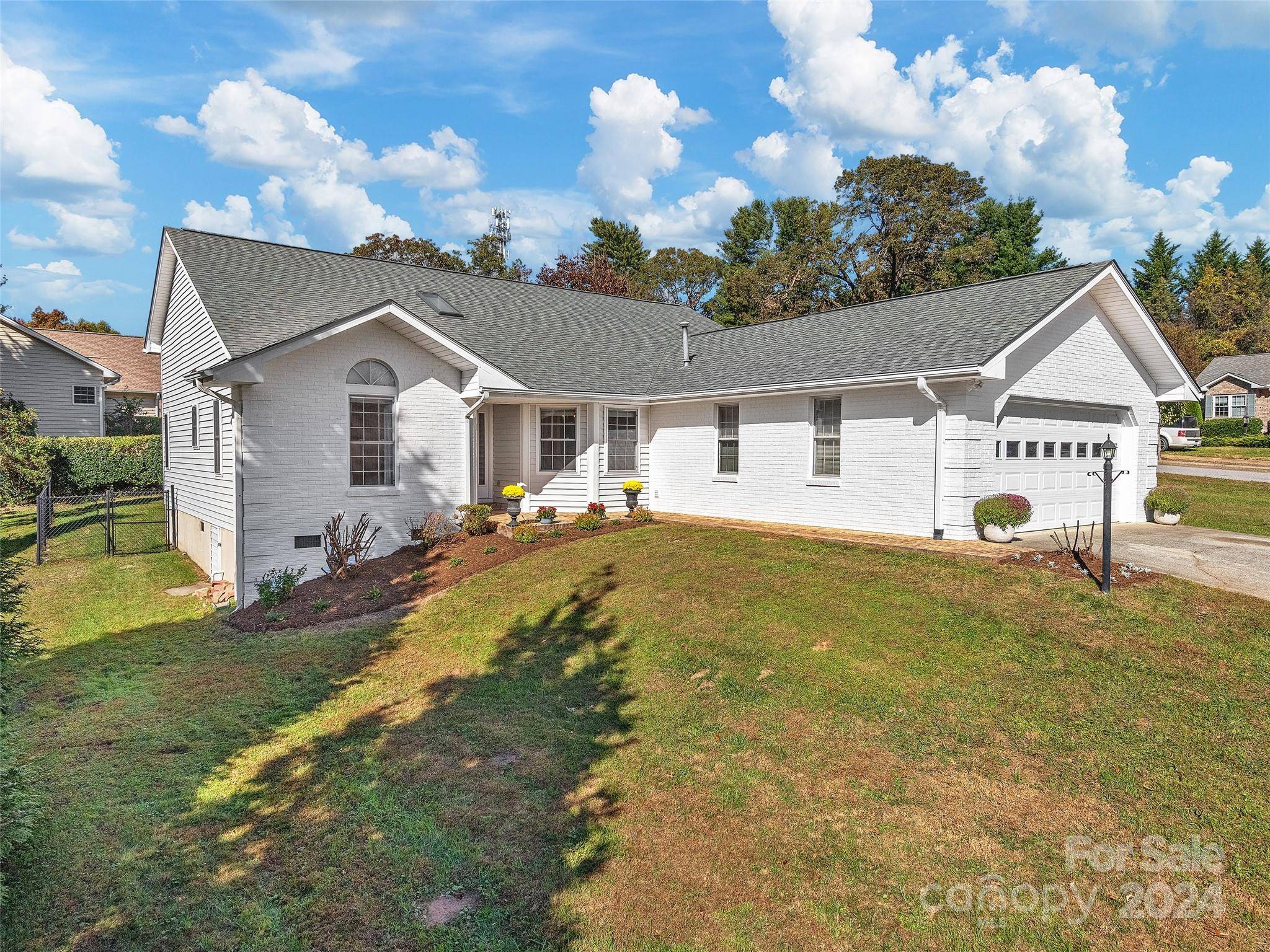 Asheville, NC 28803,1 Gatehouse CT