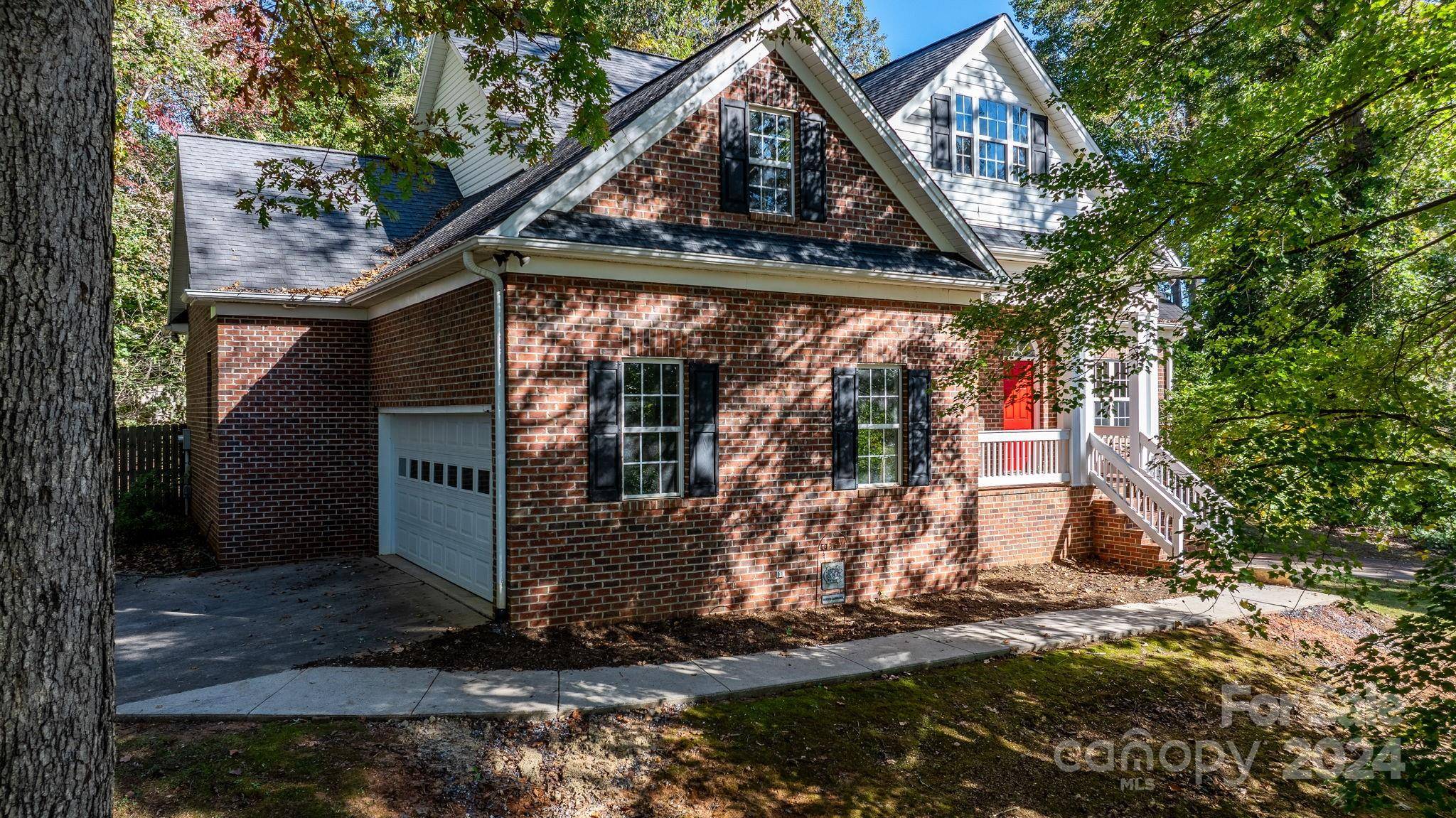 Hickory, NC 28602,4100 Rainbow Hills DR