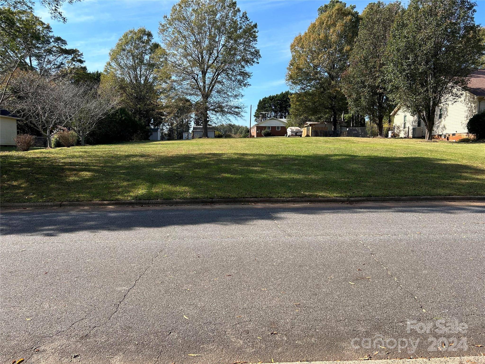 Newton, NC 28658,2025 Picnic DR