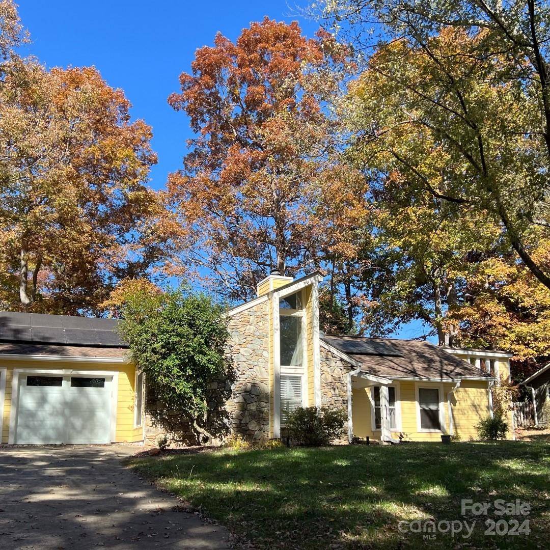 Black Mountain, NC 28711,208 Woodland CT