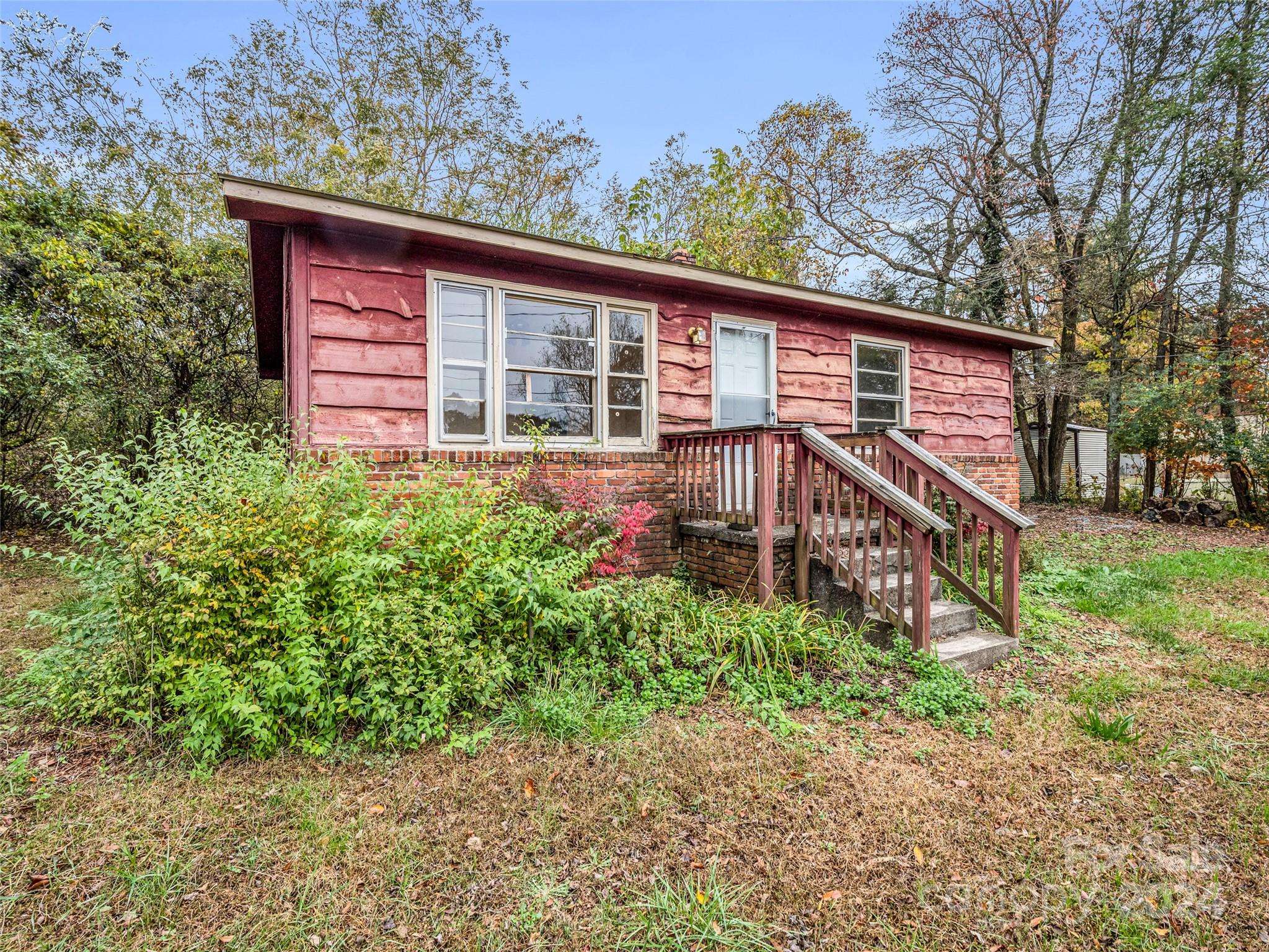 Flat Rock, NC 28731,508 Oak Grove RD