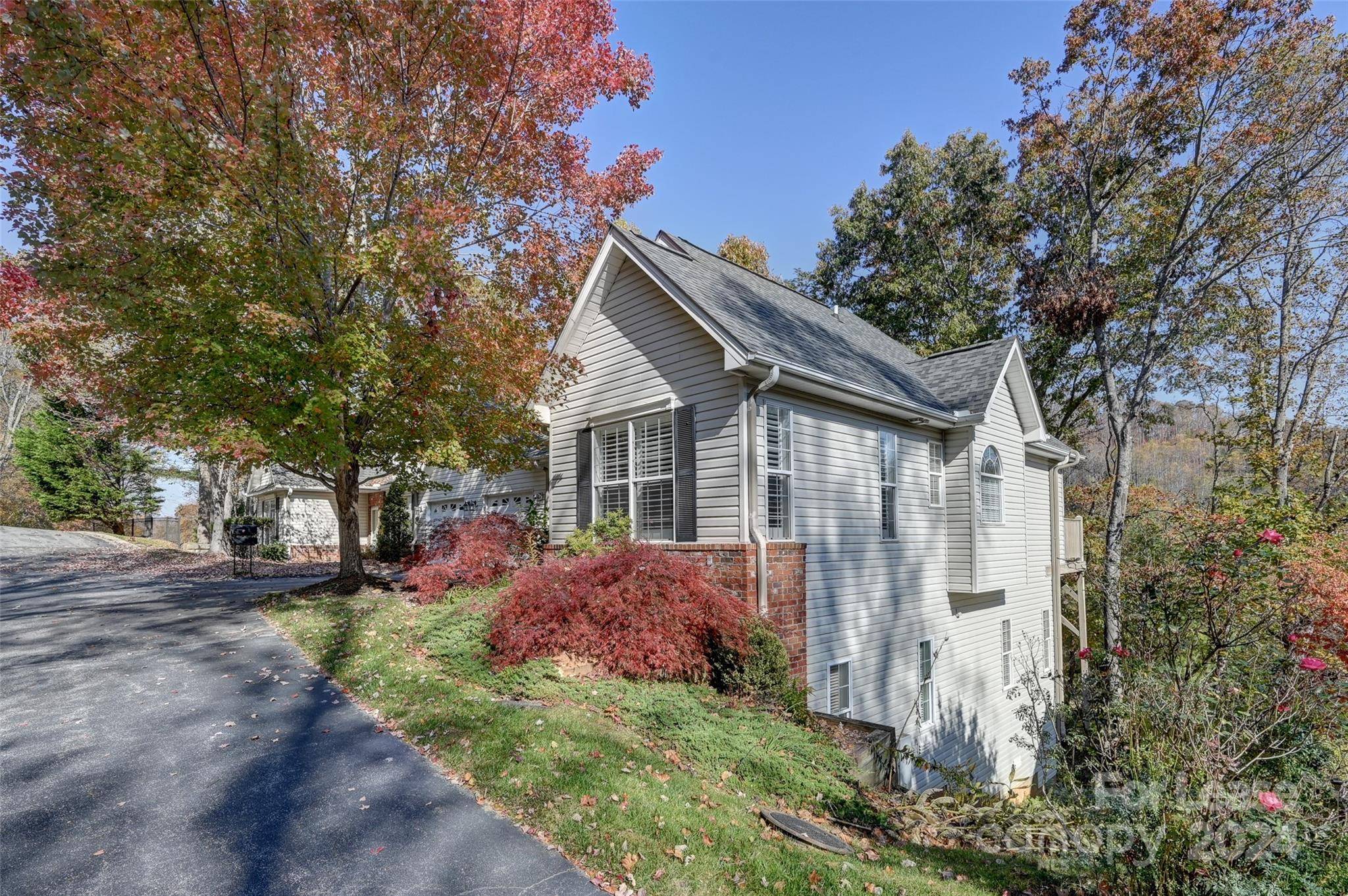 Asheville, NC 28803,104 Nodding LN