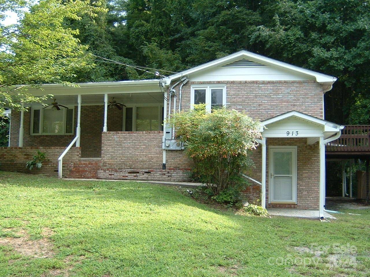 Hendersonville, NC 28791,913 Dorothy ST