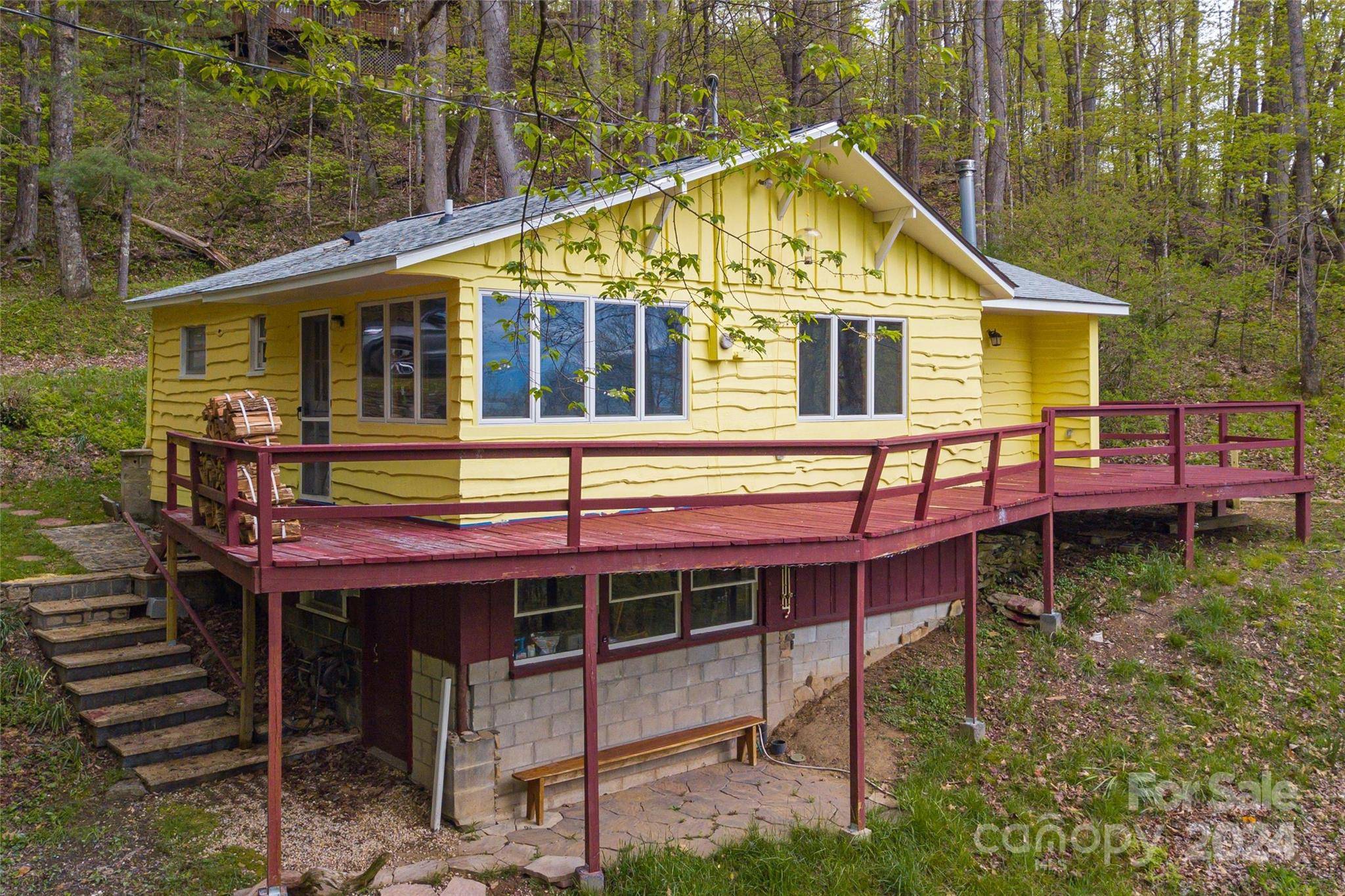 Waynesville, NC 28785,282 Vireo LN