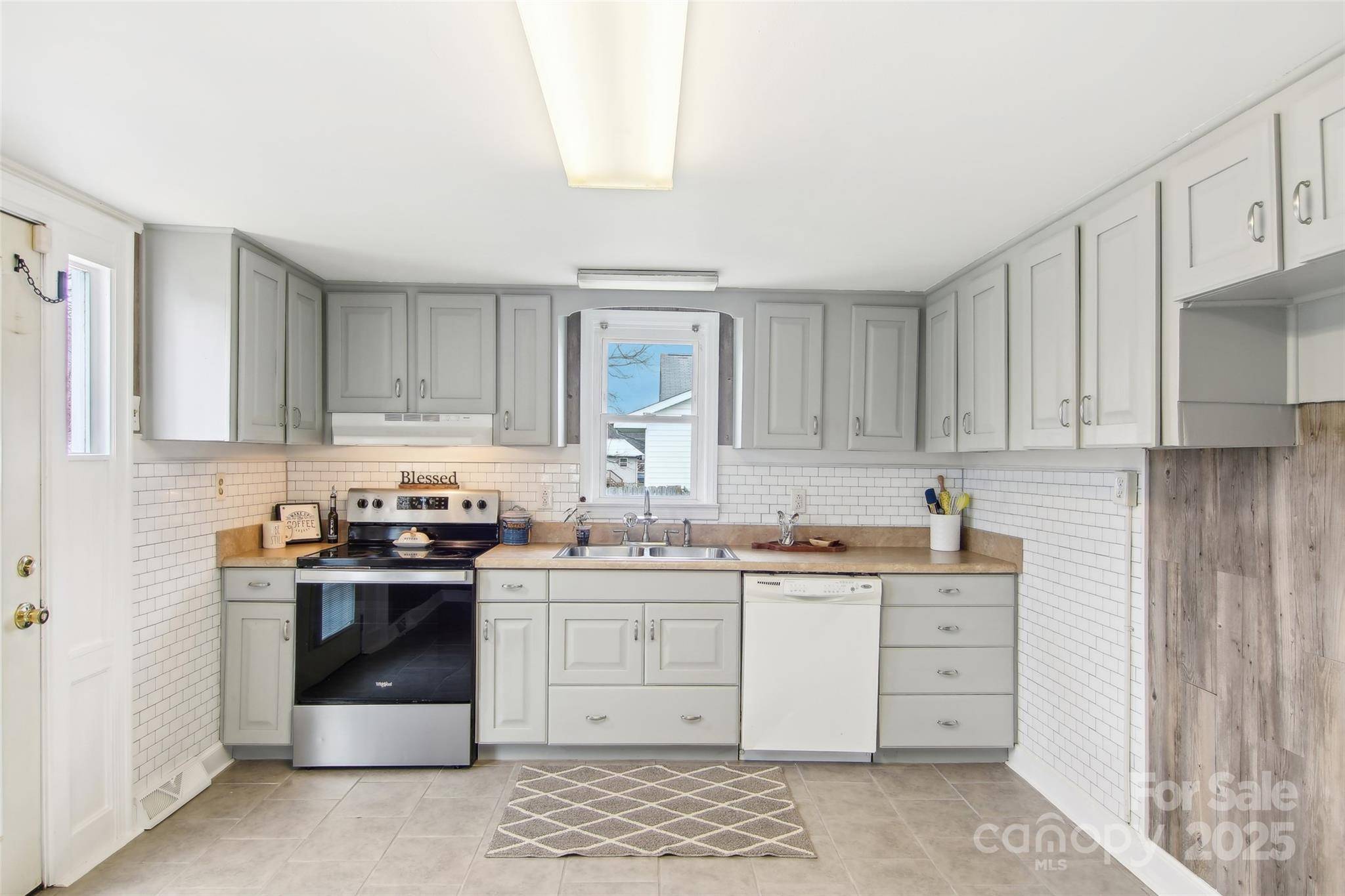 Waynesville, NC 28786,650 Camelot DR
