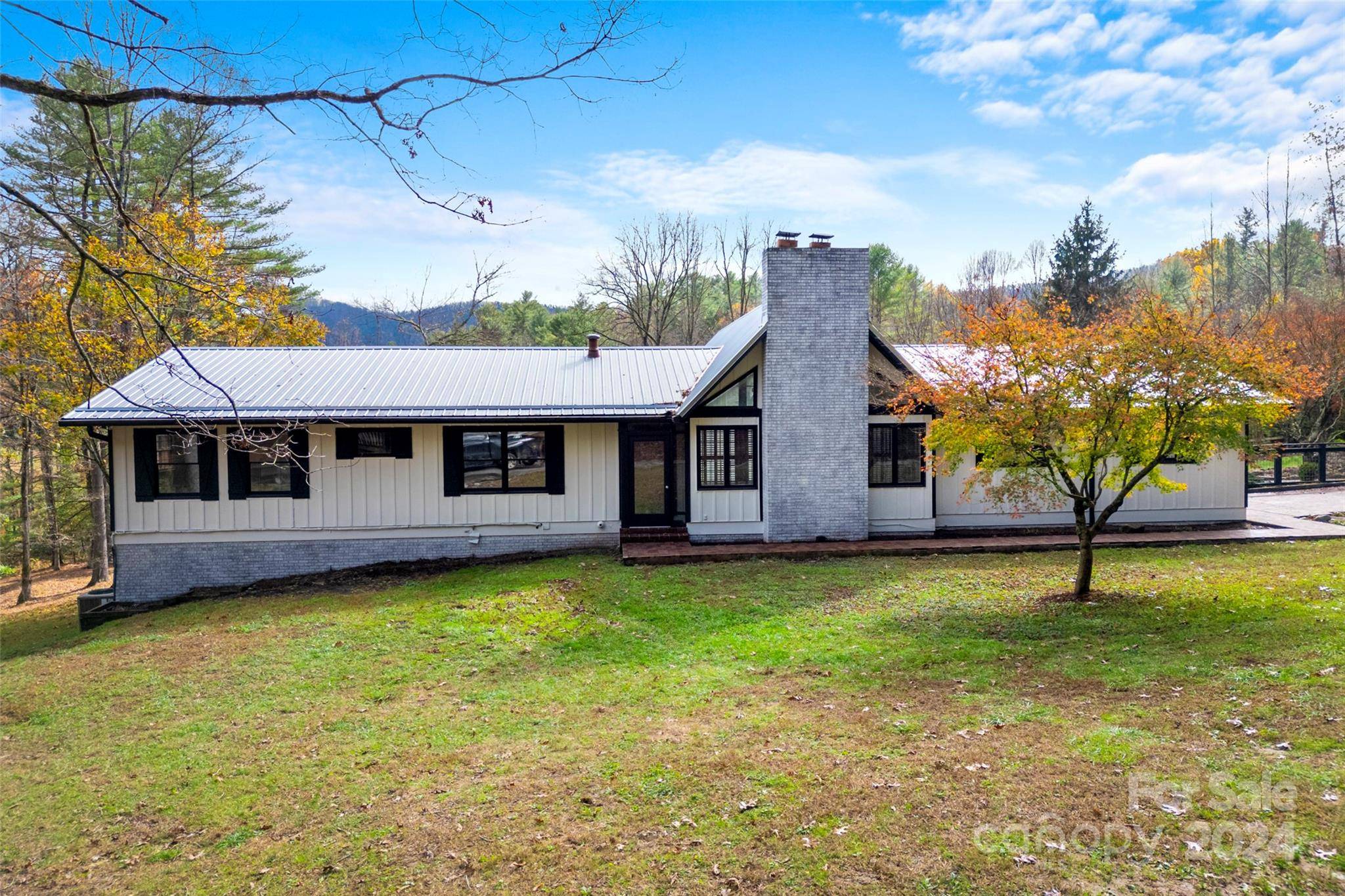 Hendersonville, NC 28739,158 Glen Echo LN