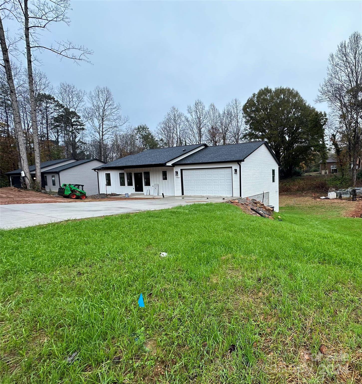 Hickory, NC 28601,914 30th avenue DR NW #1