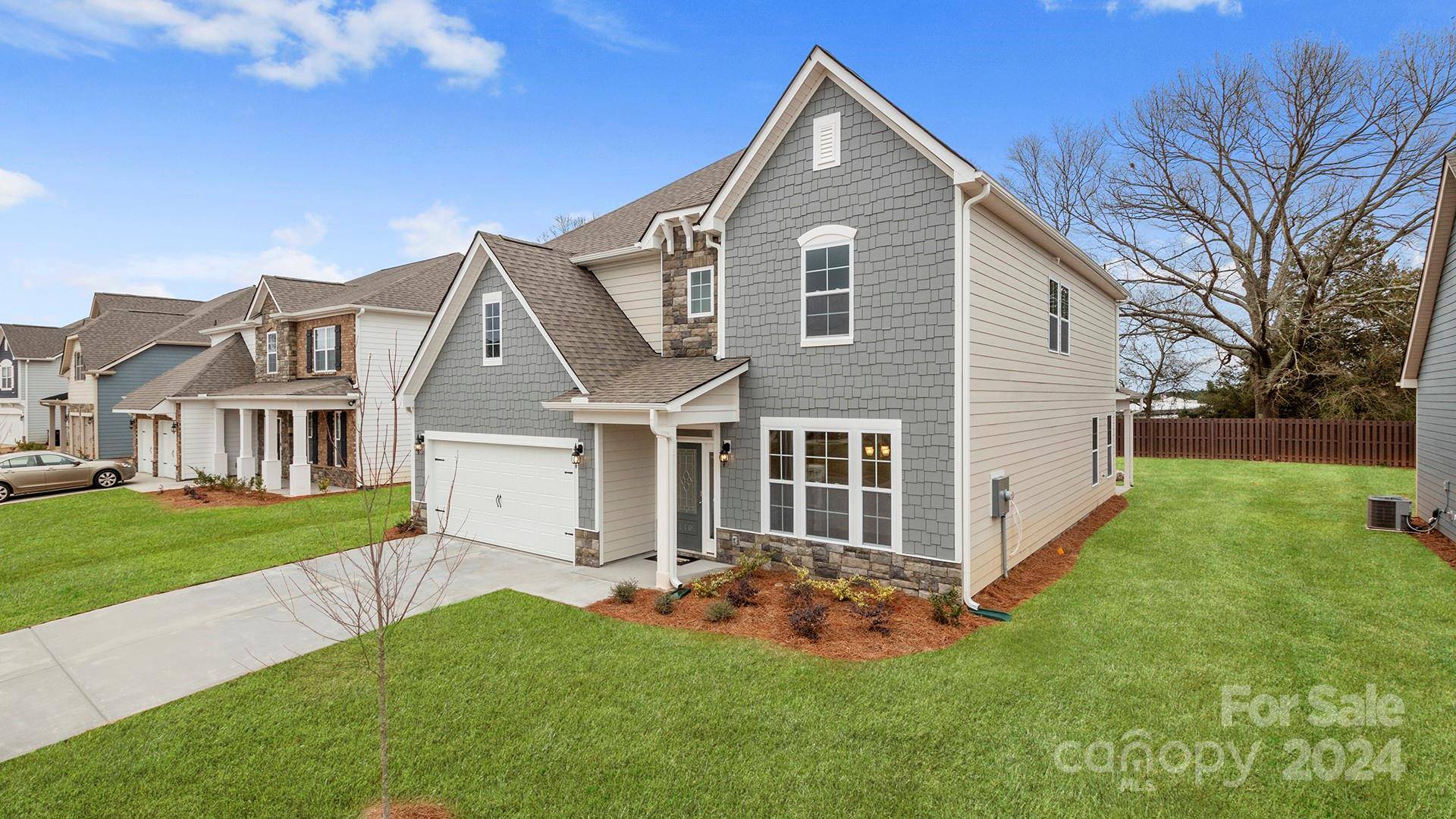 Hendersonville, NC 28792,589 Fox Cove RD