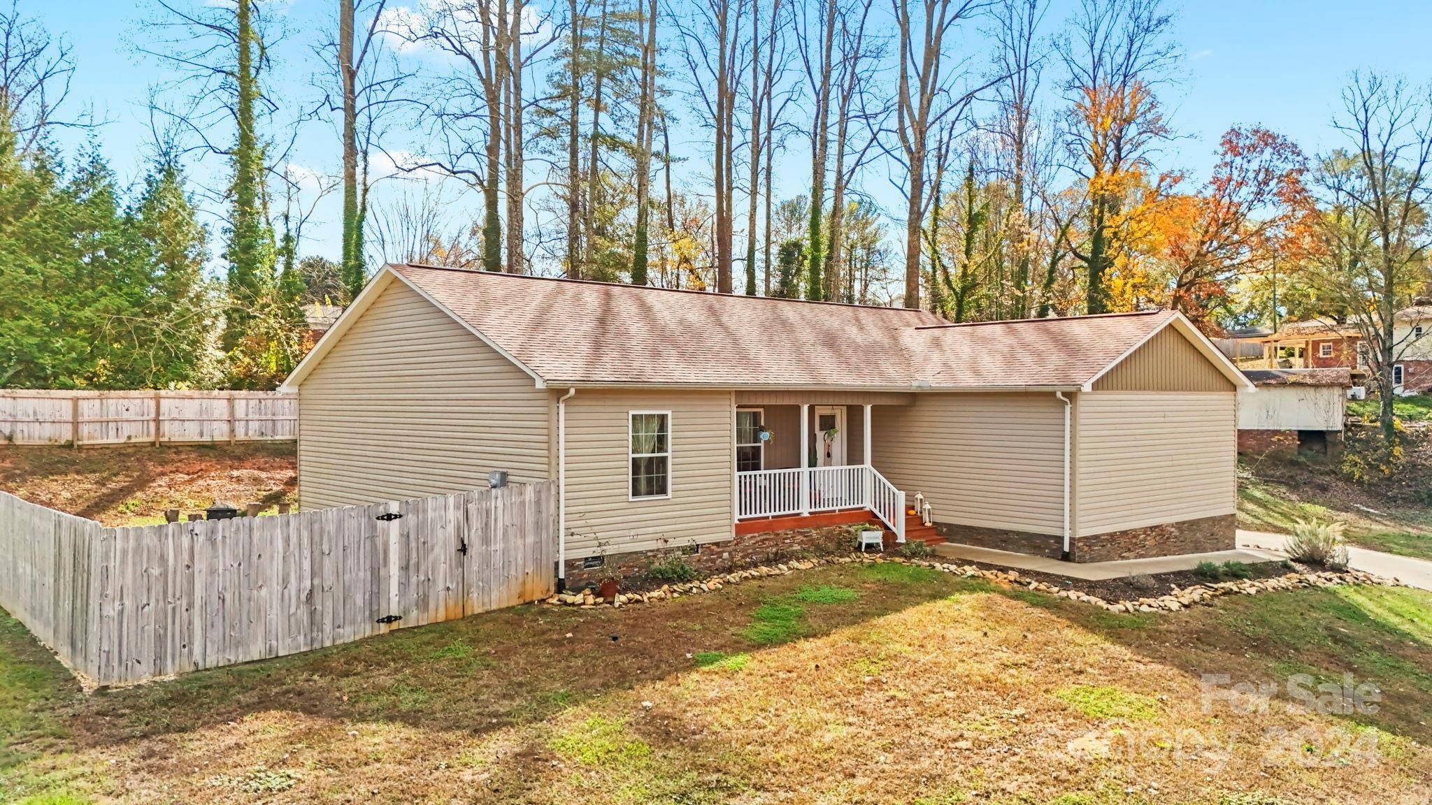 Lenoir, NC 28645,909 Woodbine PL NE