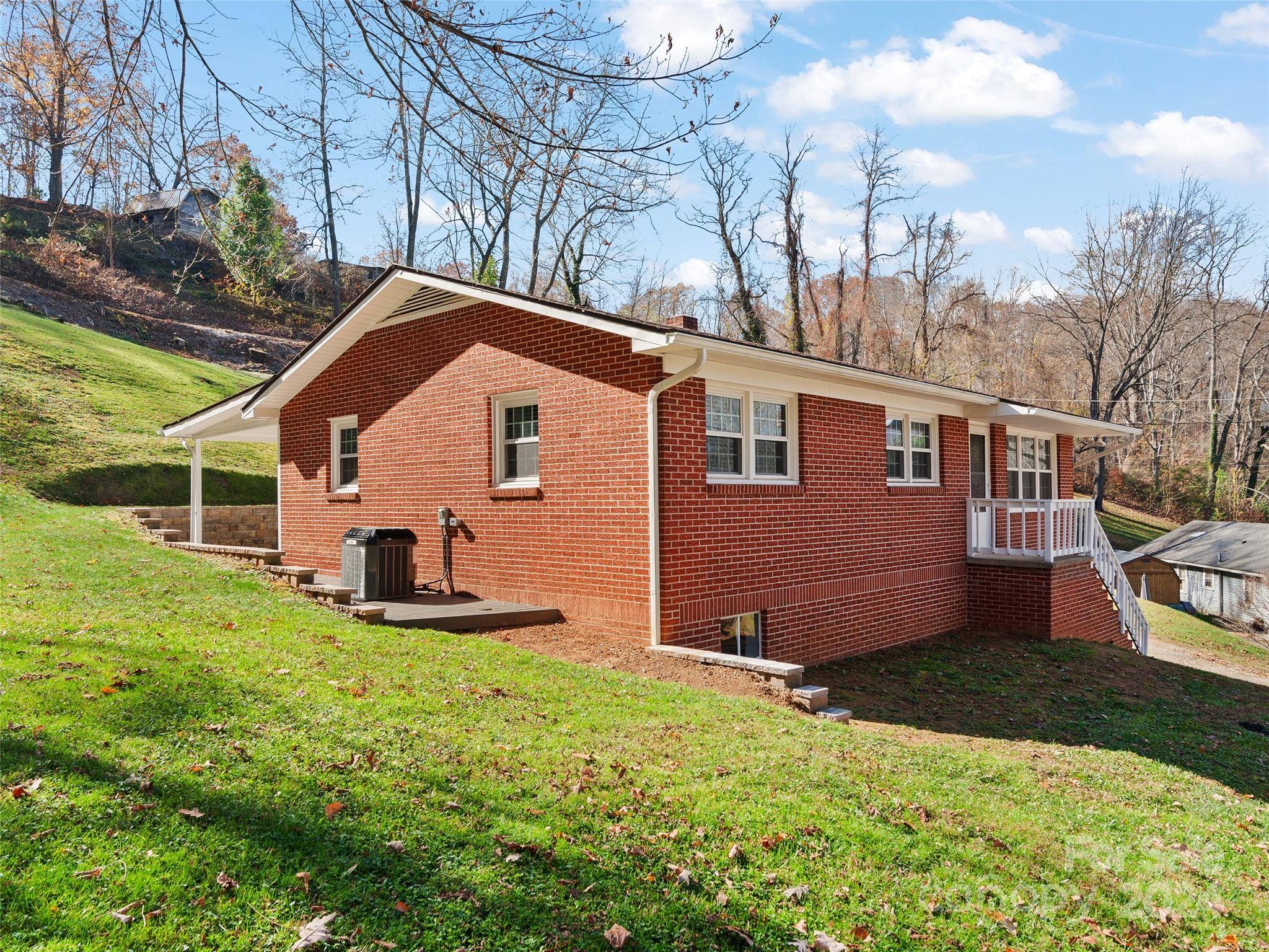 Waynesville, NC 28786,22 Yarborough ST