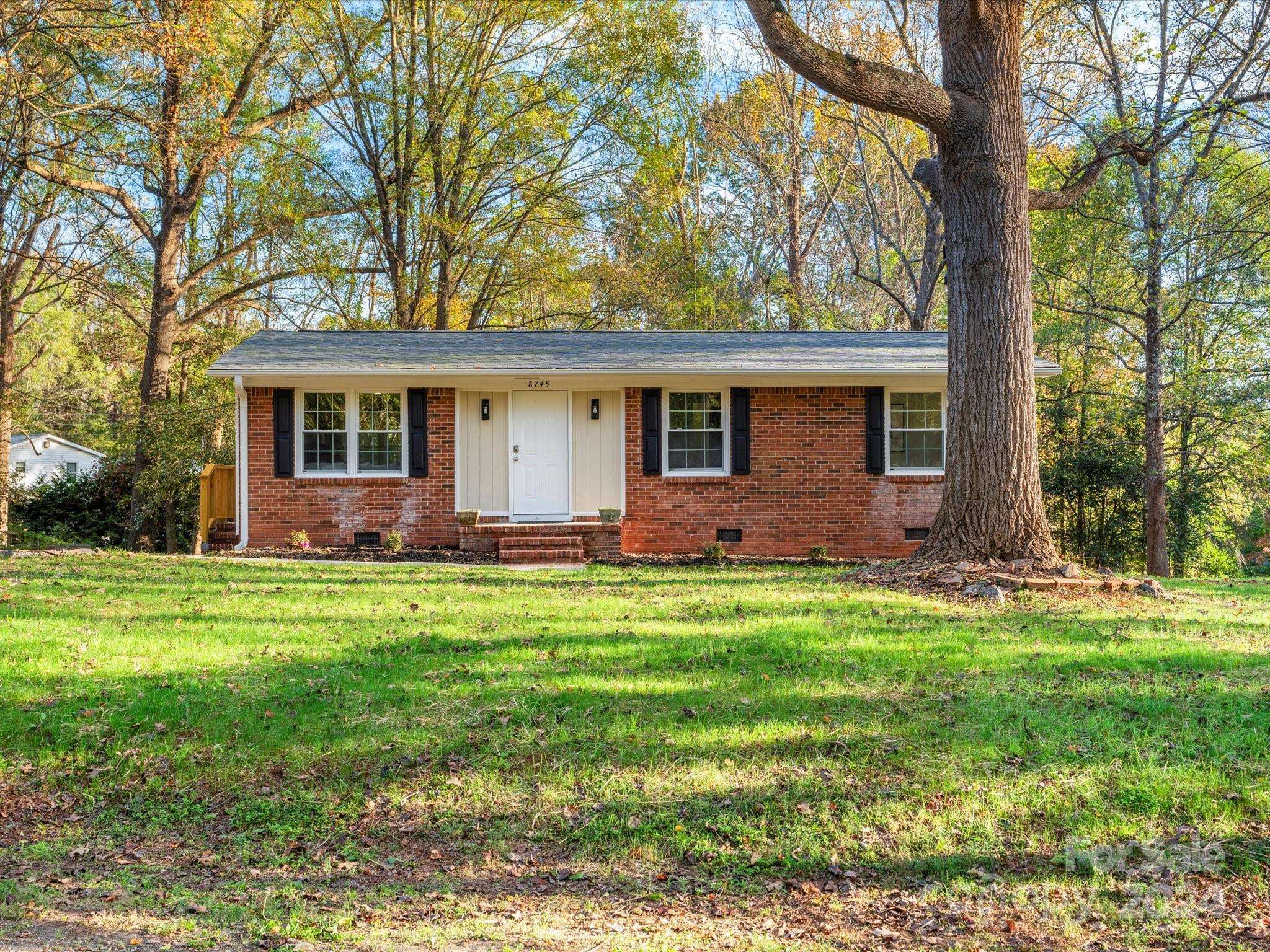 Charlotte, NC 28278,8745 Pine Tree CIR