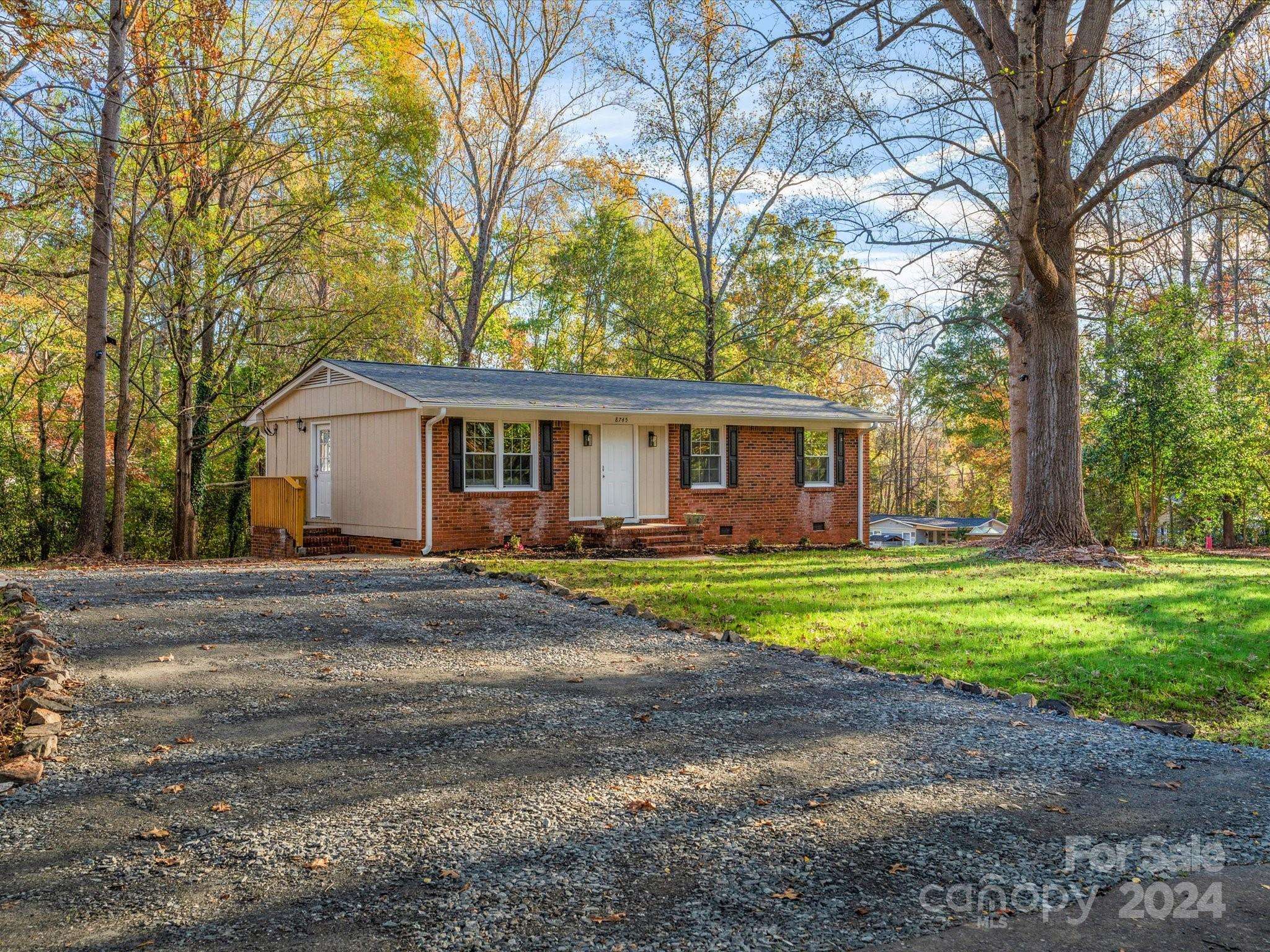 Charlotte, NC 28278,8745 Pine Tree CIR