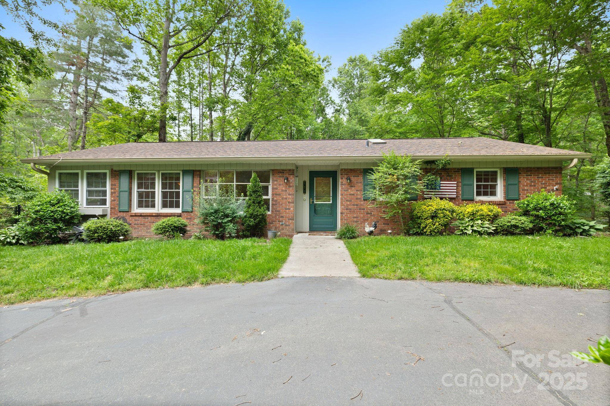 Hendersonville, NC 28791,171 Surry LN