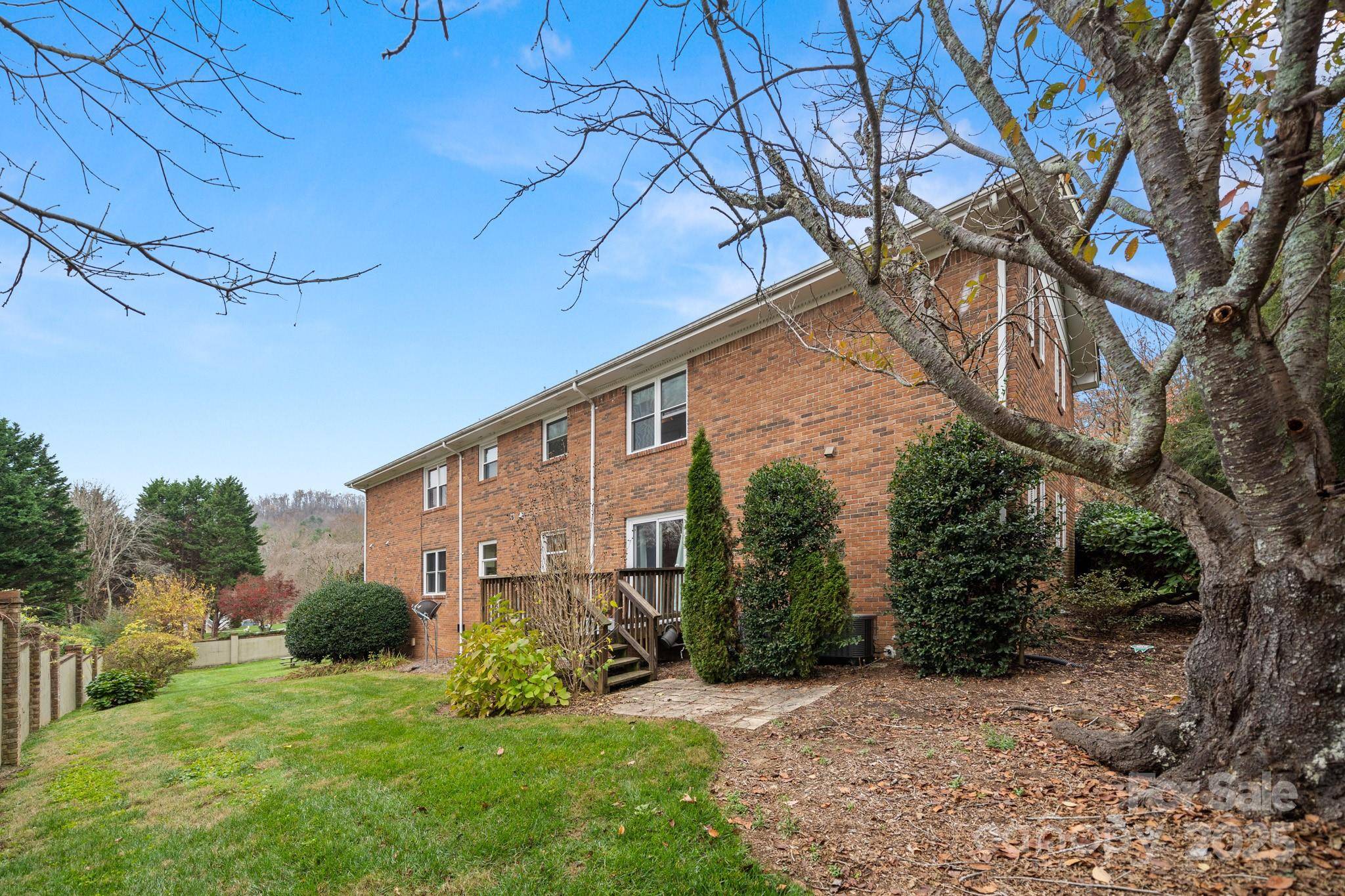 Hendersonville, NC 28791,27 Capri LN ##15-D