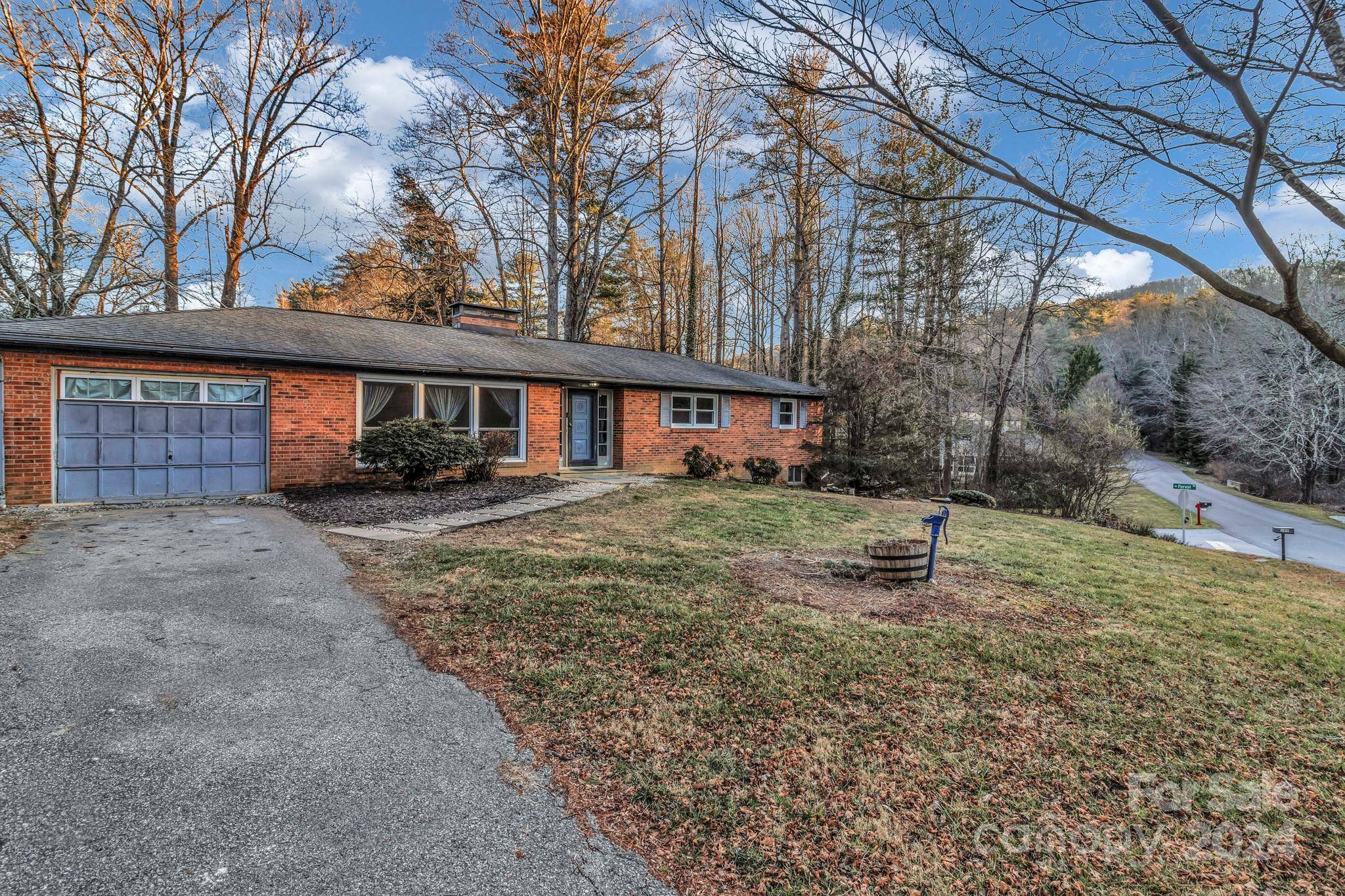 Hendersonville, NC 28791,101 Forest DR