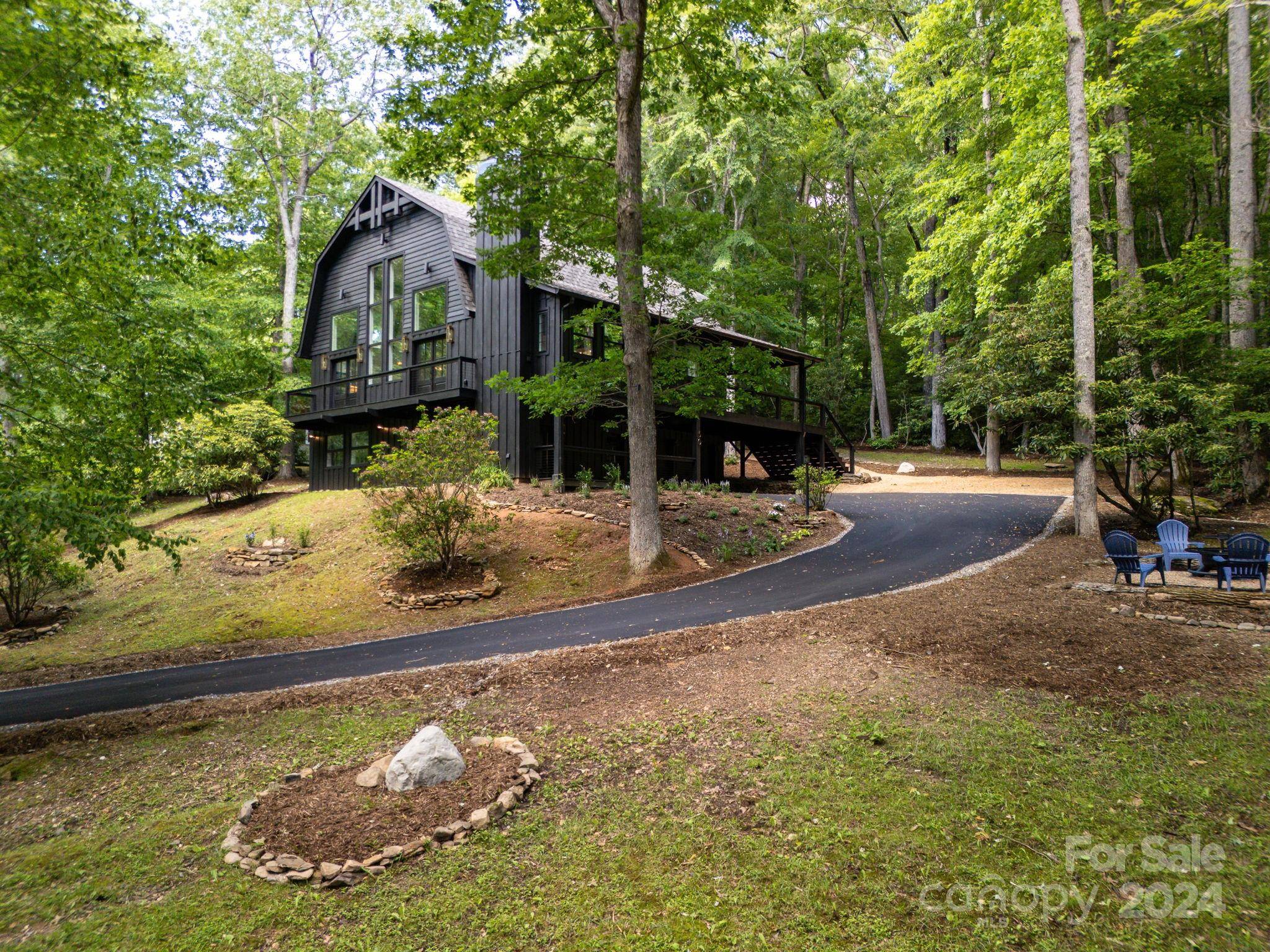 Burnsville, NC 28714,50 Turkey Trot LN