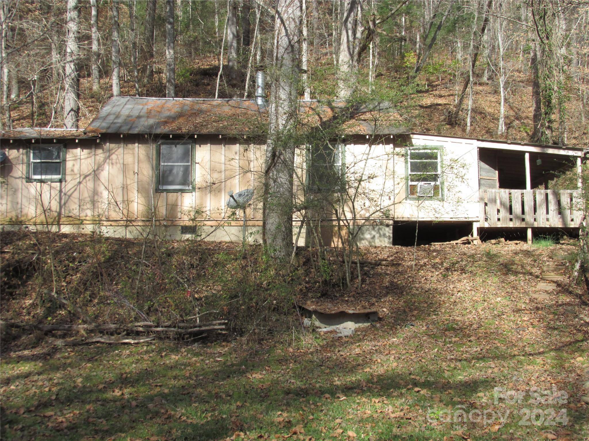 Cullowhee, NC 28723,967 Moses Creek RD