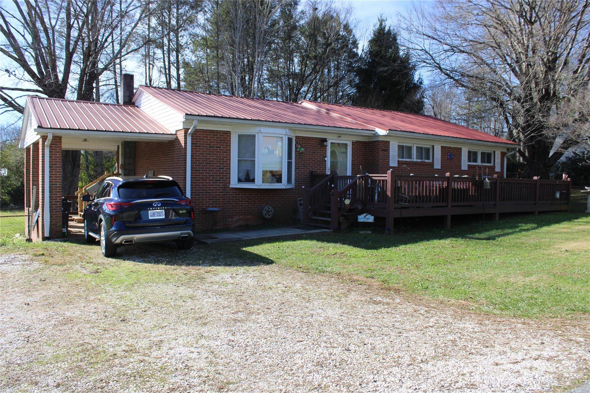 Brevard, NC 28712,386 Morris RD