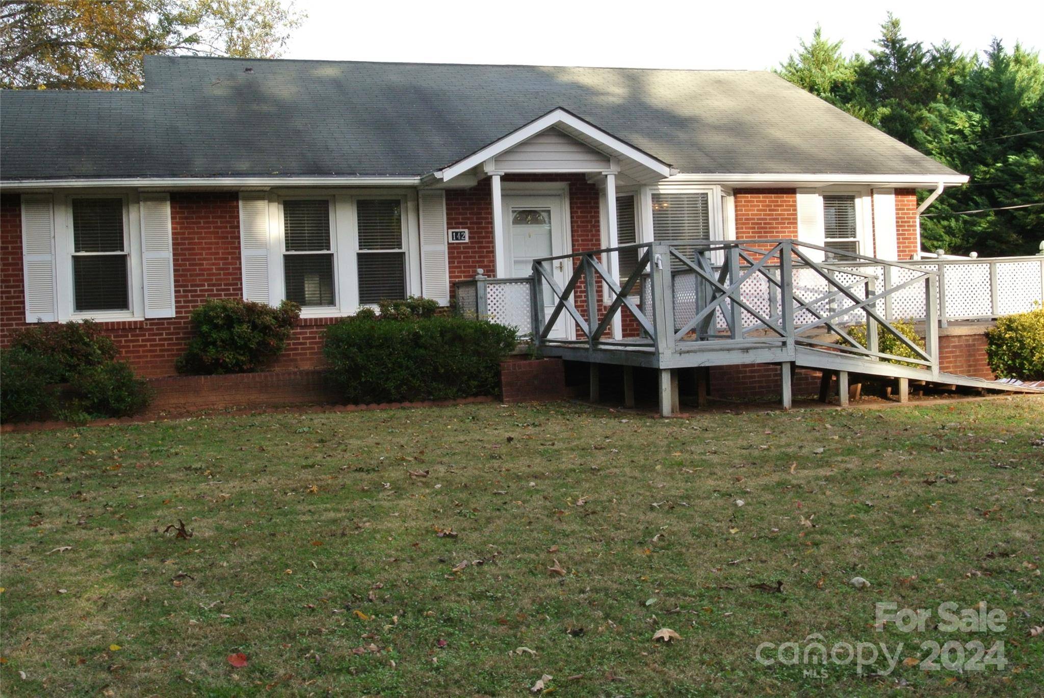 Rutherfordton, NC 28139,142 Harris ST