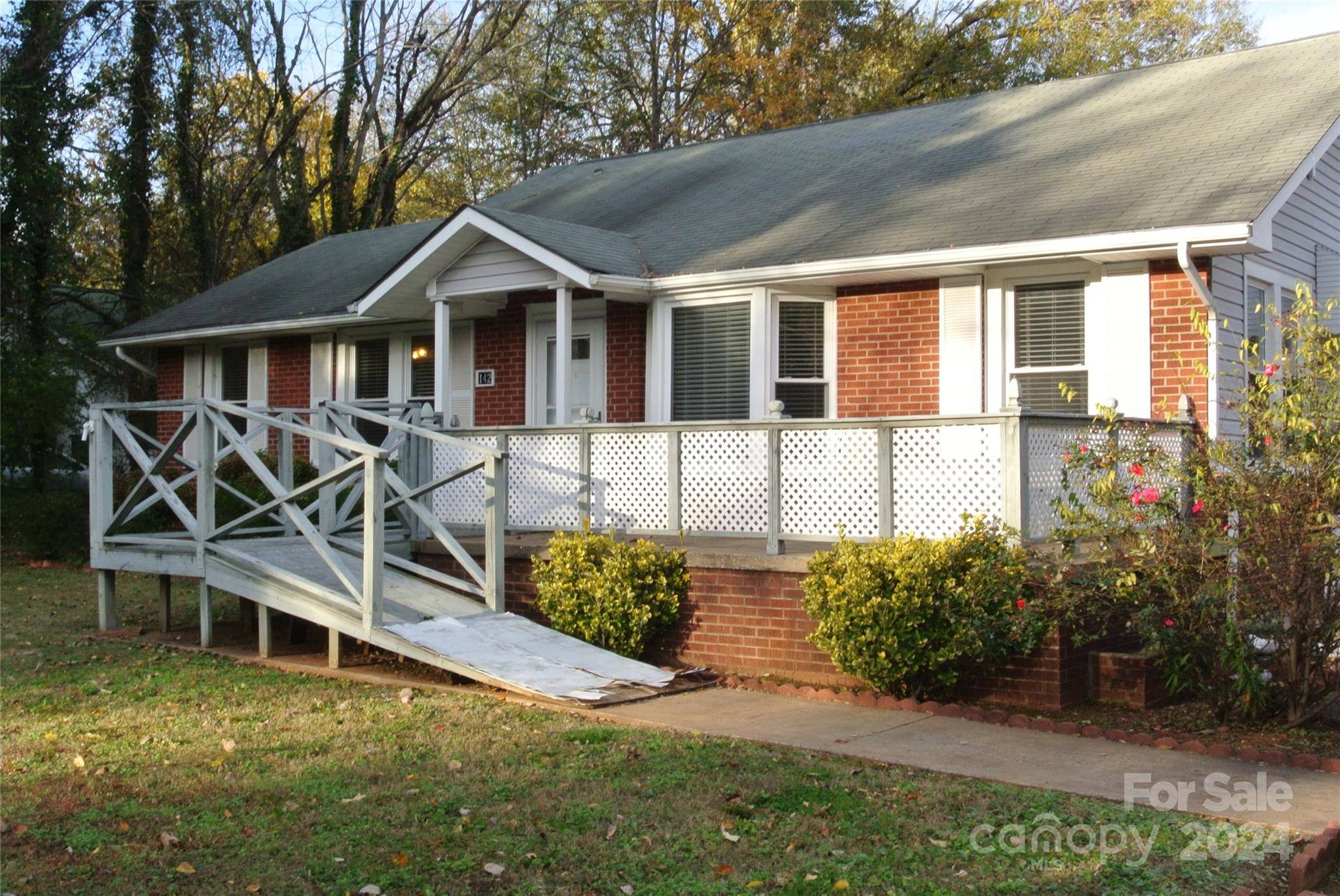 Rutherfordton, NC 28139,142 Harris ST