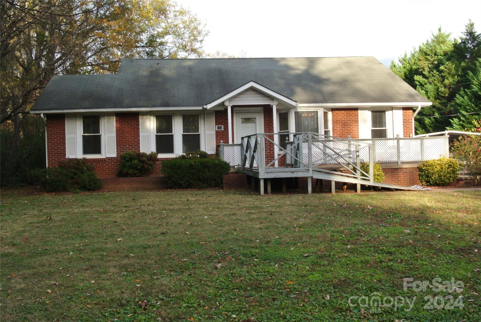 Rutherfordton, NC 28139,142 Harris ST