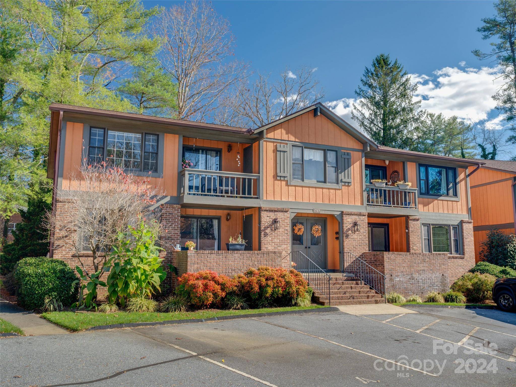 Hendersonville, NC 28791,1737 Haywood Manor RD #B