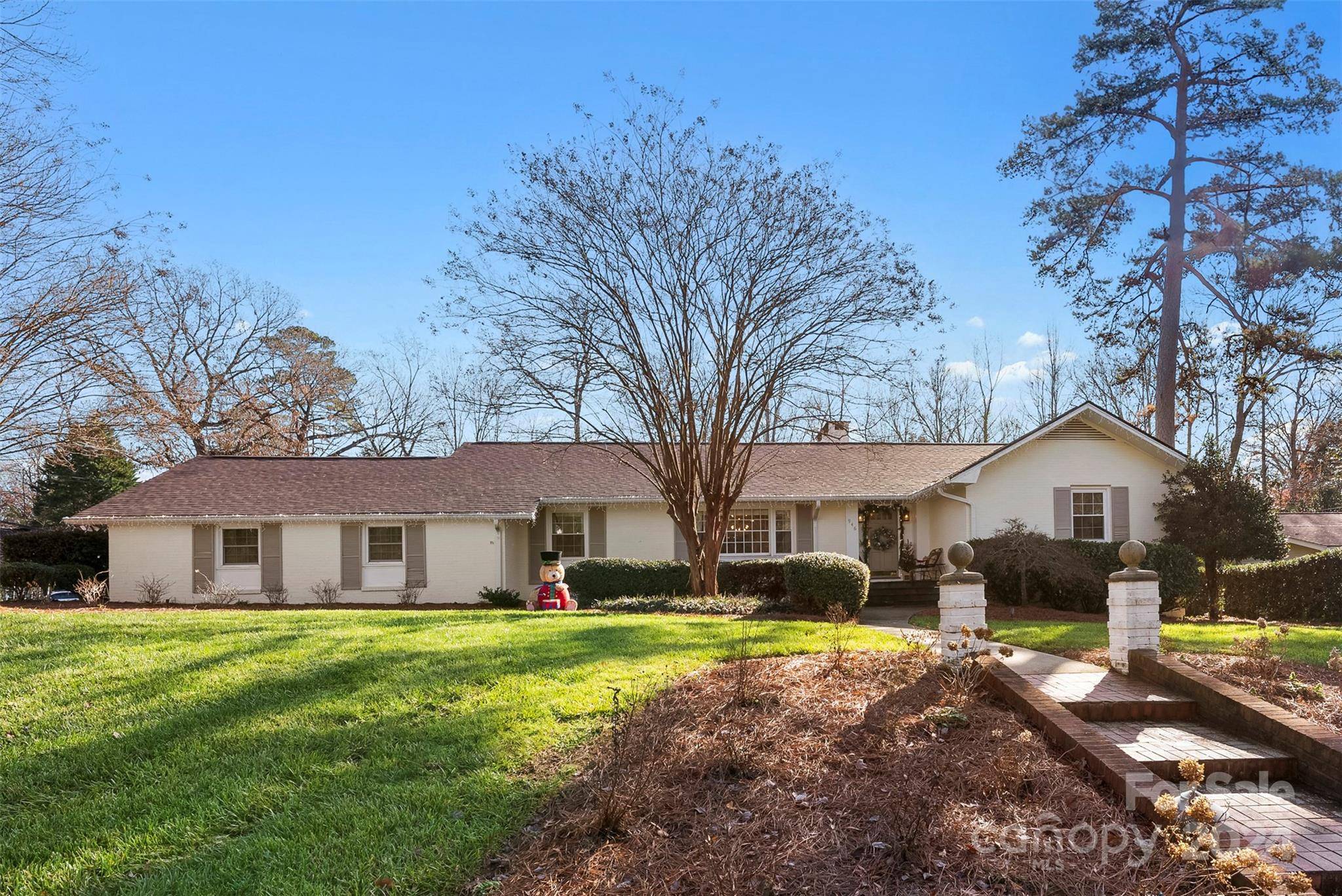 Gastonia, NC 28054,946 Scotch DR