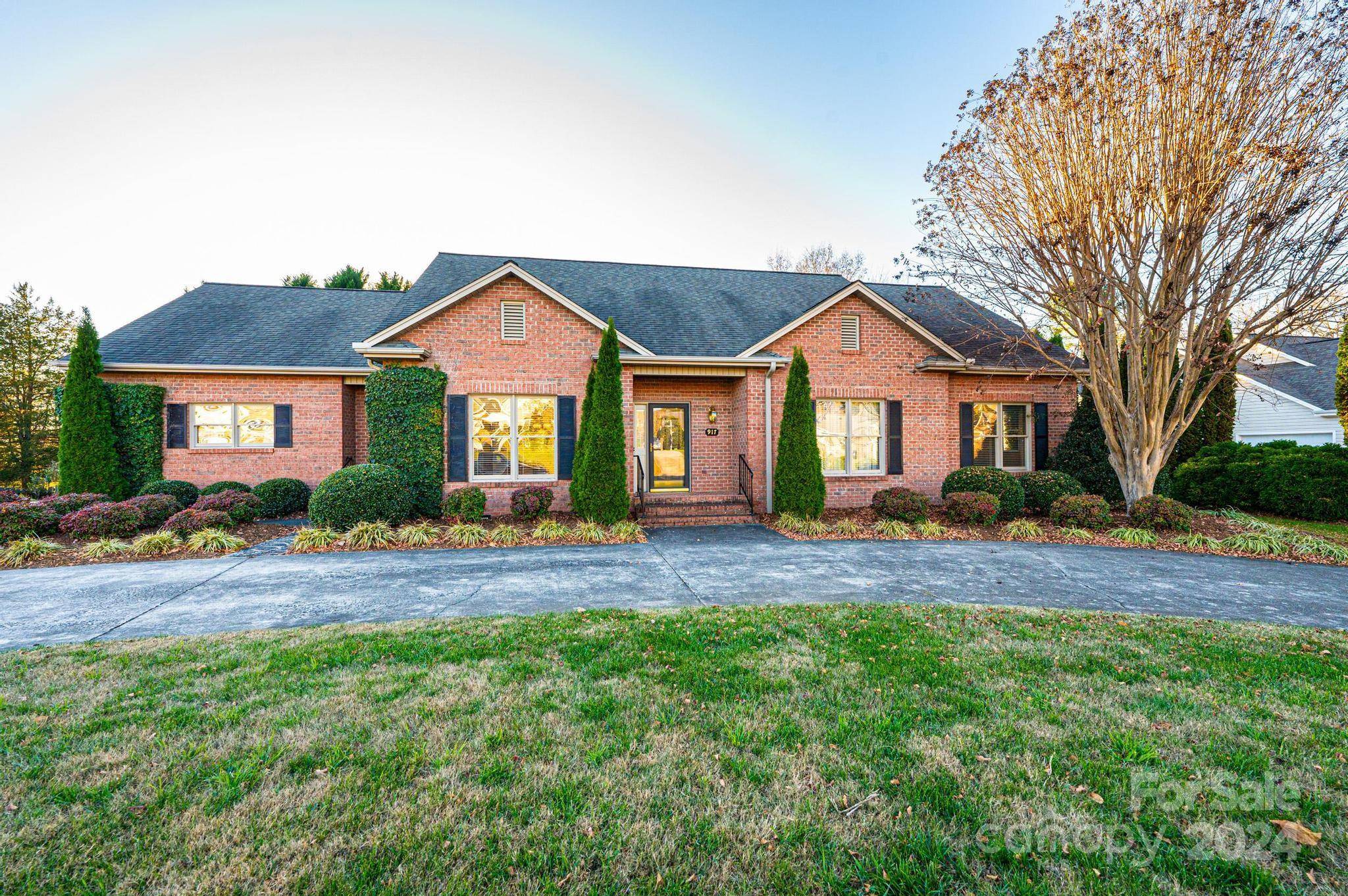 Lenoir, NC 28645,917 Barrington DR NE