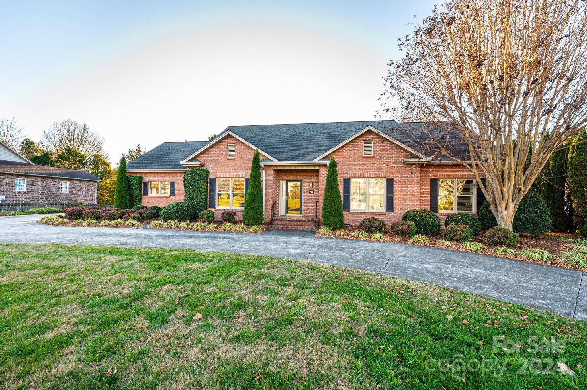 Lenoir, NC 28645,917 Barrington DR NE