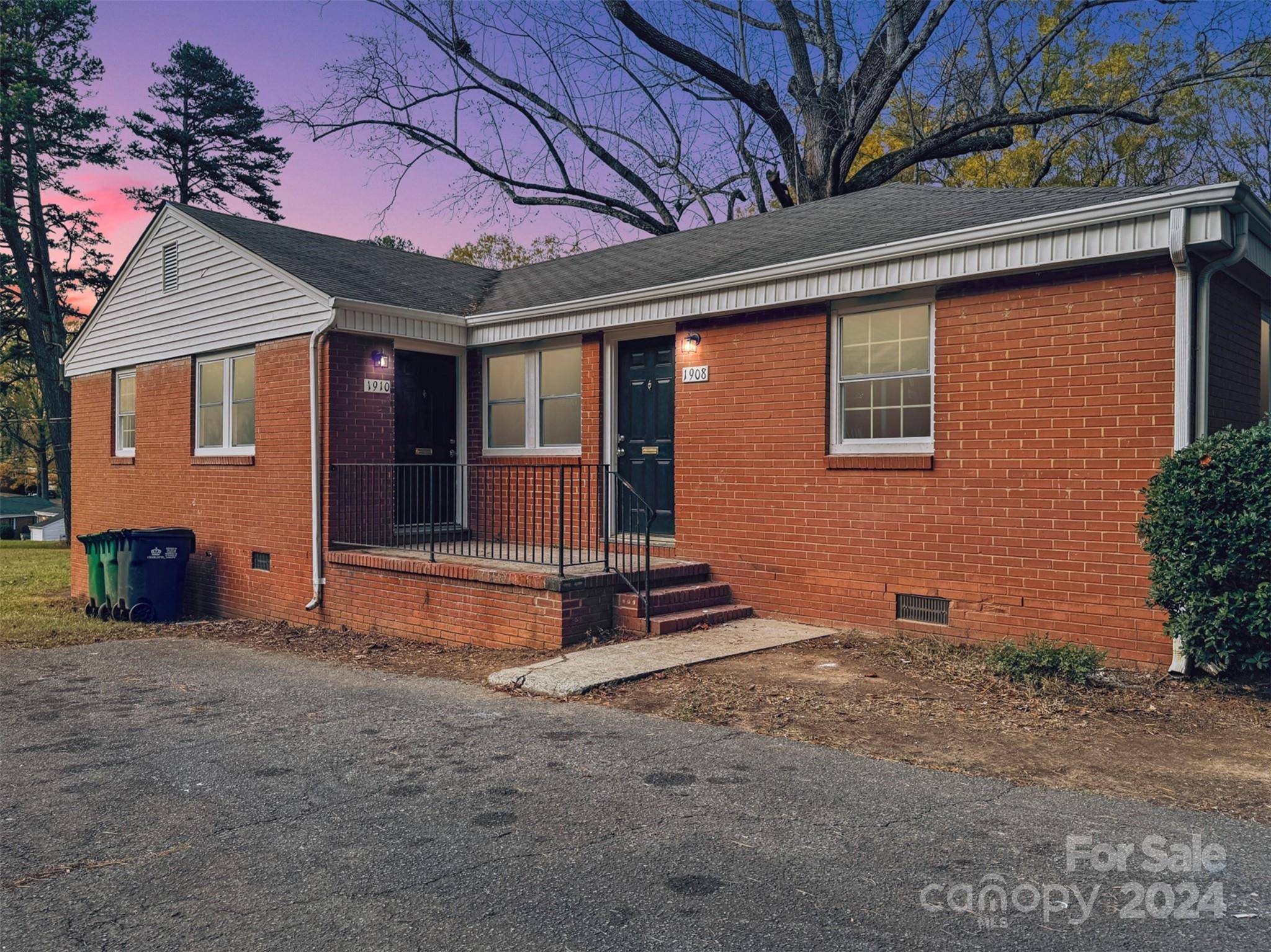 Charlotte, NC 28208,1910 Dickens AVE