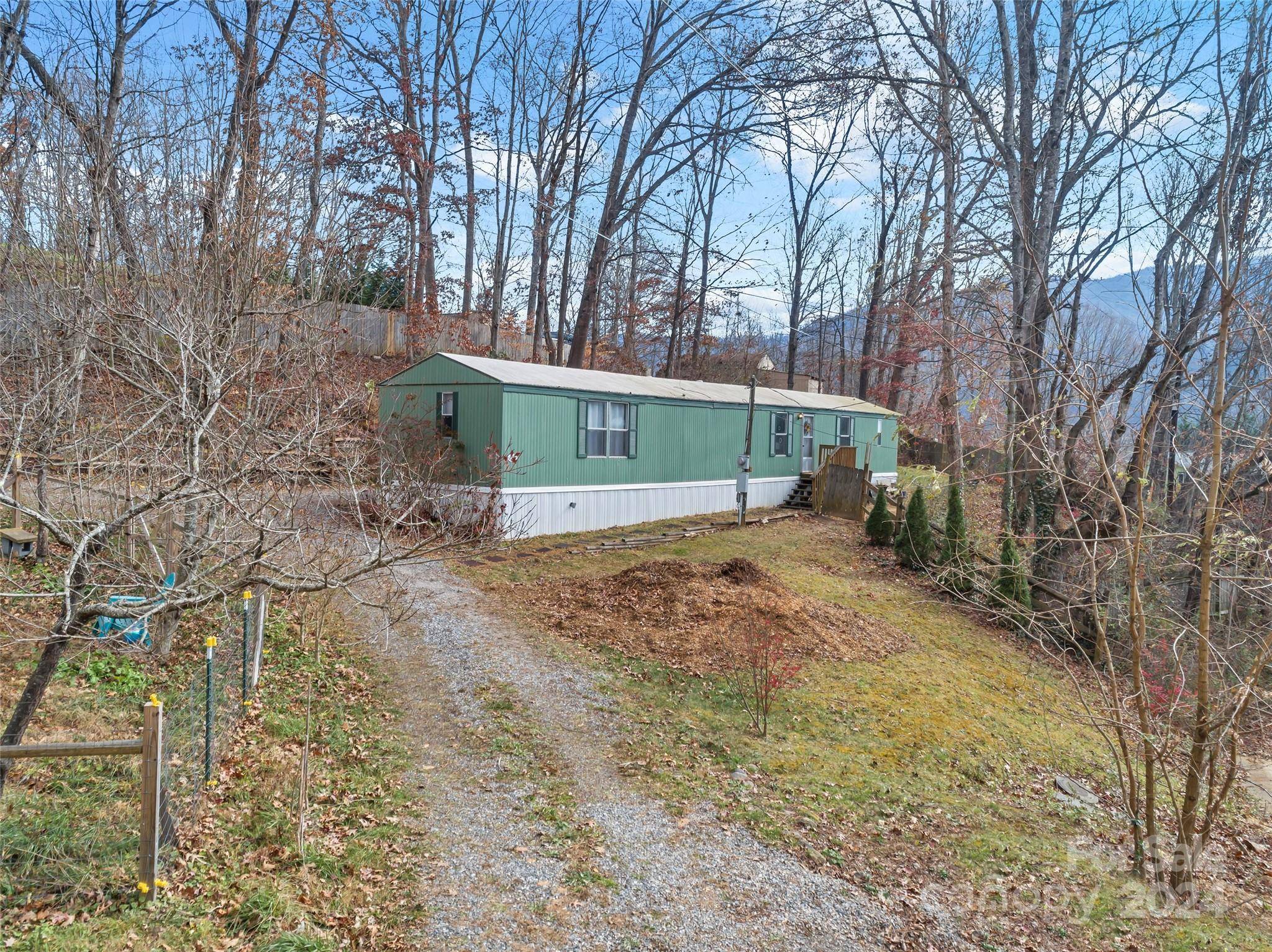 Swannanoa, NC 28778,120 Red RD