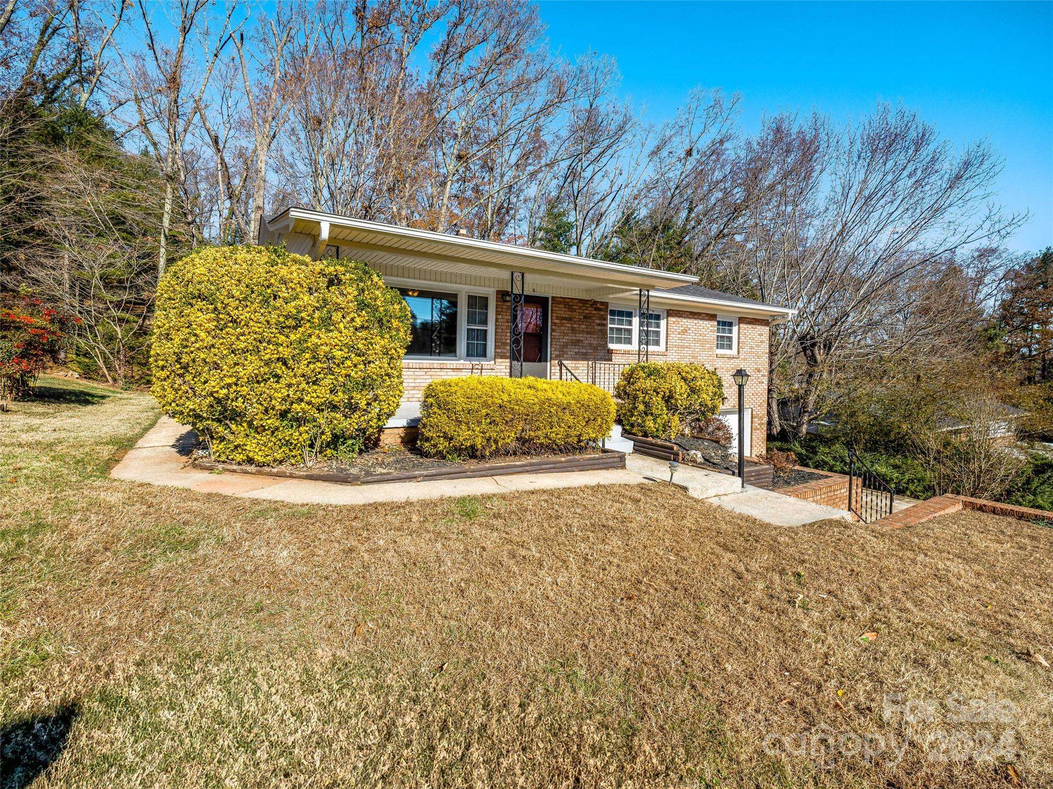 Asheville, NC 28806,6 Debra LN